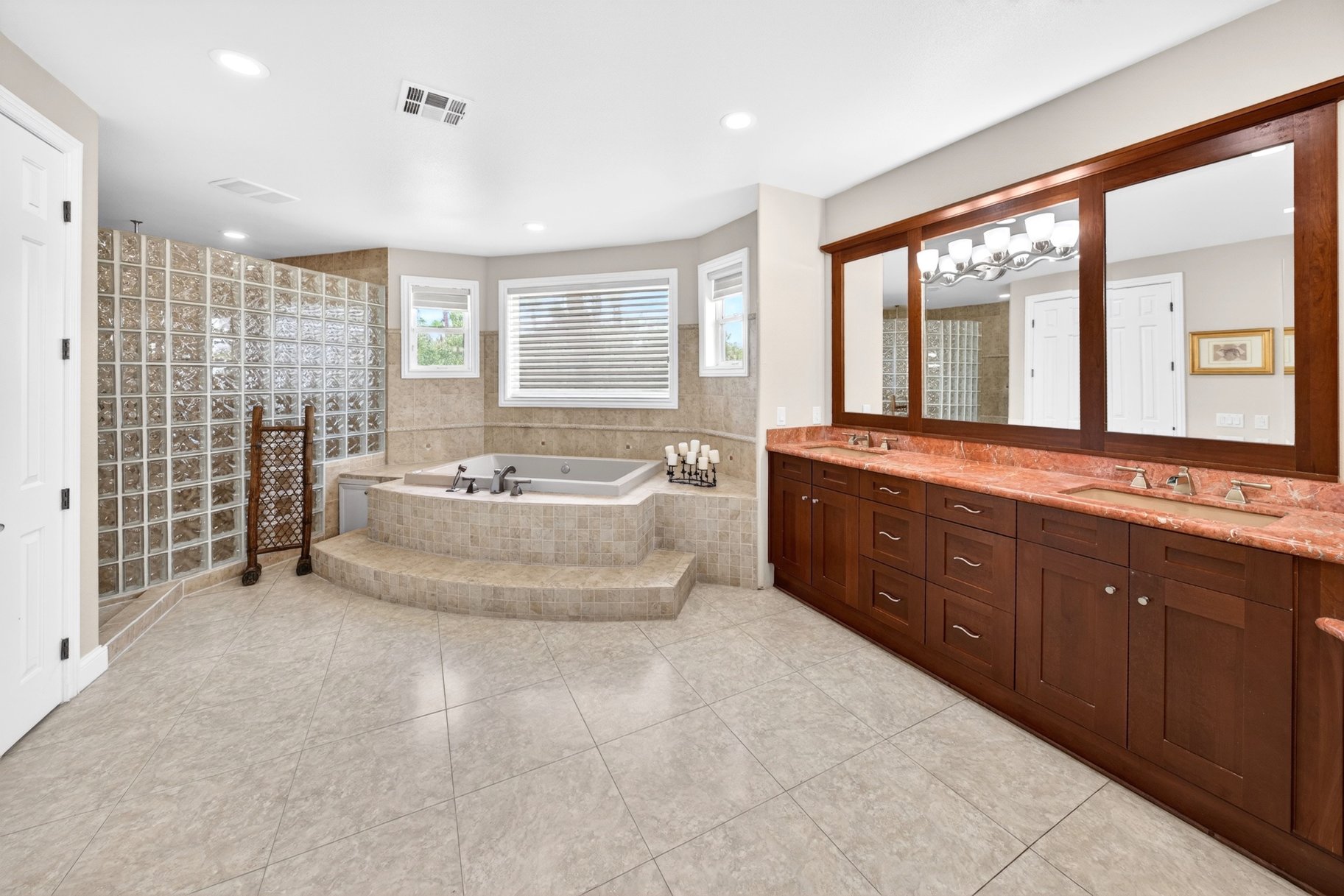  Mountain View home on Cul-de-Sac with Pool, Spa & Sport Court - 物件實景
