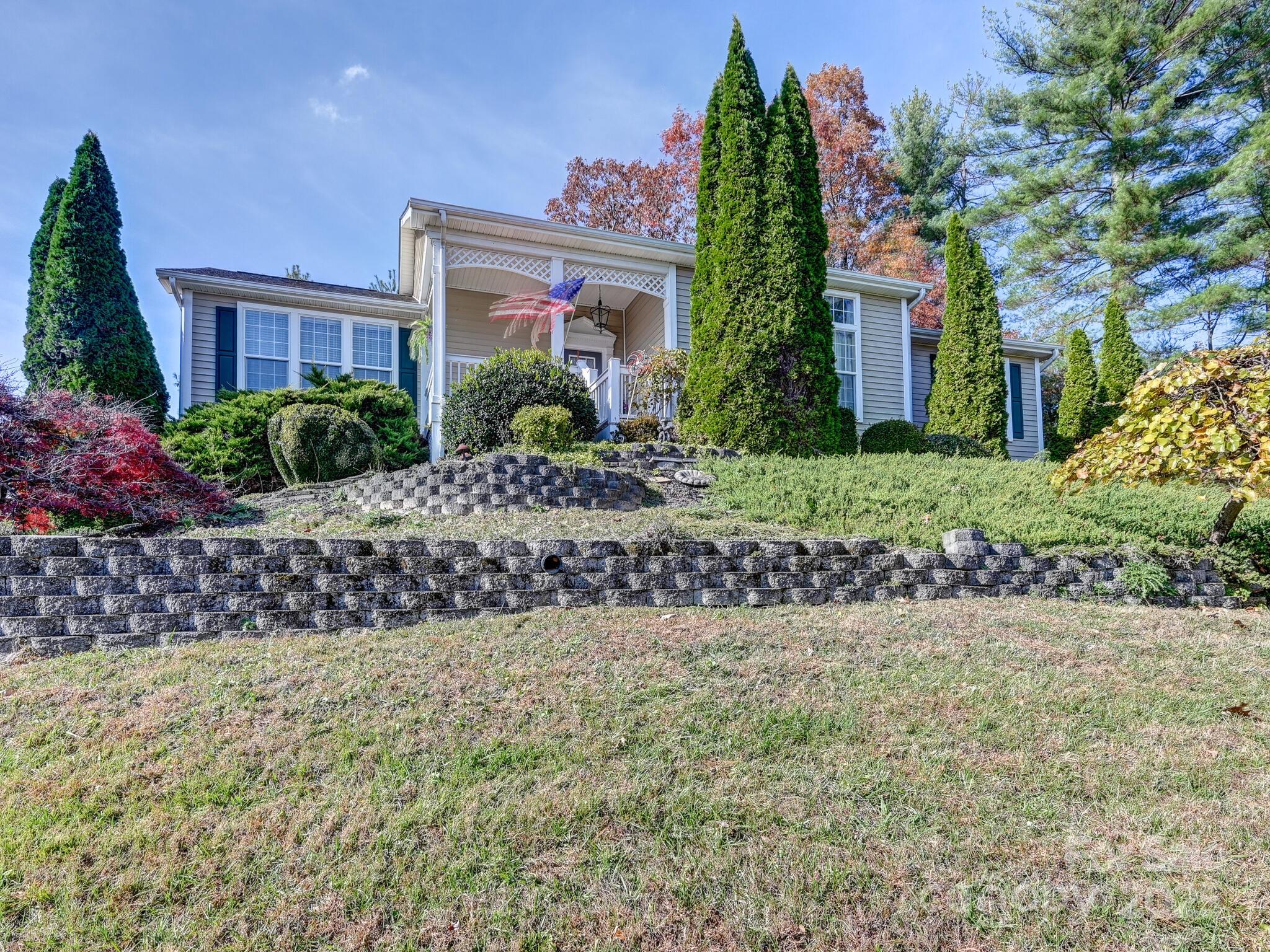 Hendersonville, North Carolina, 28739, United States, 3 Bedrooms Bedrooms, ,3 BathroomsBathrooms,Residential,For Sale,2005496