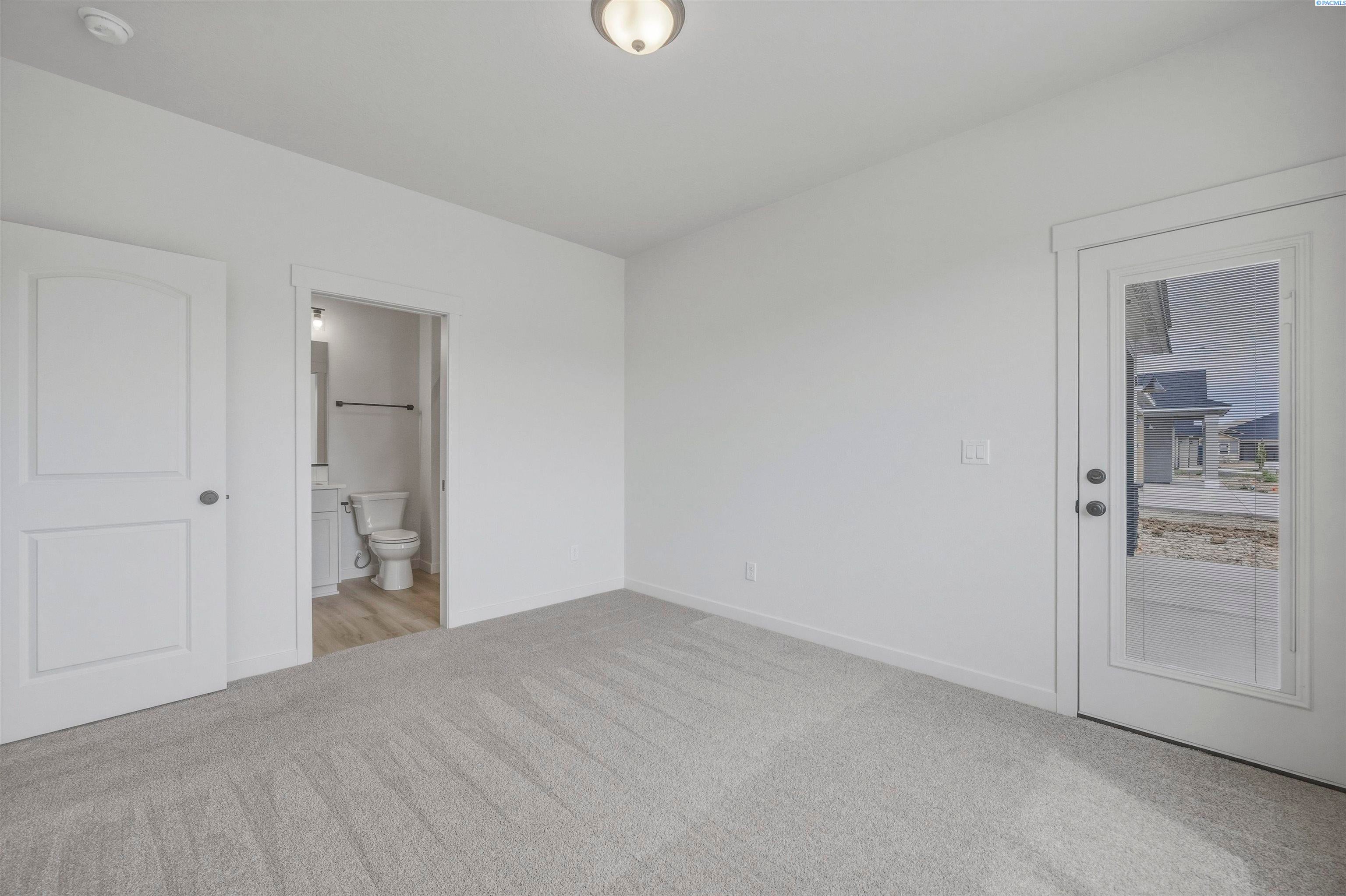 Prosser, Washington, 99350, United States, 5 Bedrooms Bedrooms, ,3 BathroomsBathrooms,Residential,For Sale,2028032