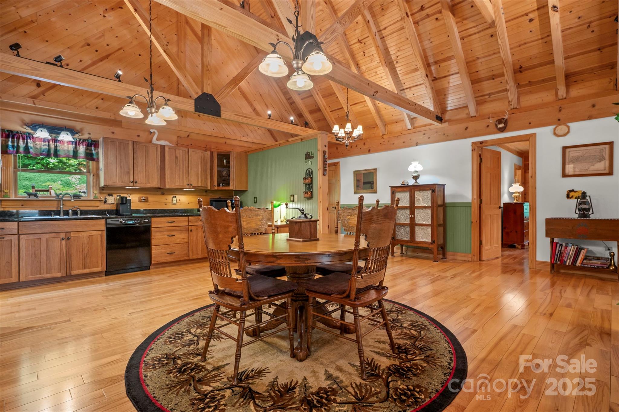 Saluda, North Carolina, 28773, United States, 3 Bedrooms Bedrooms, ,3 BathroomsBathrooms,Residential,For Sale,1978882