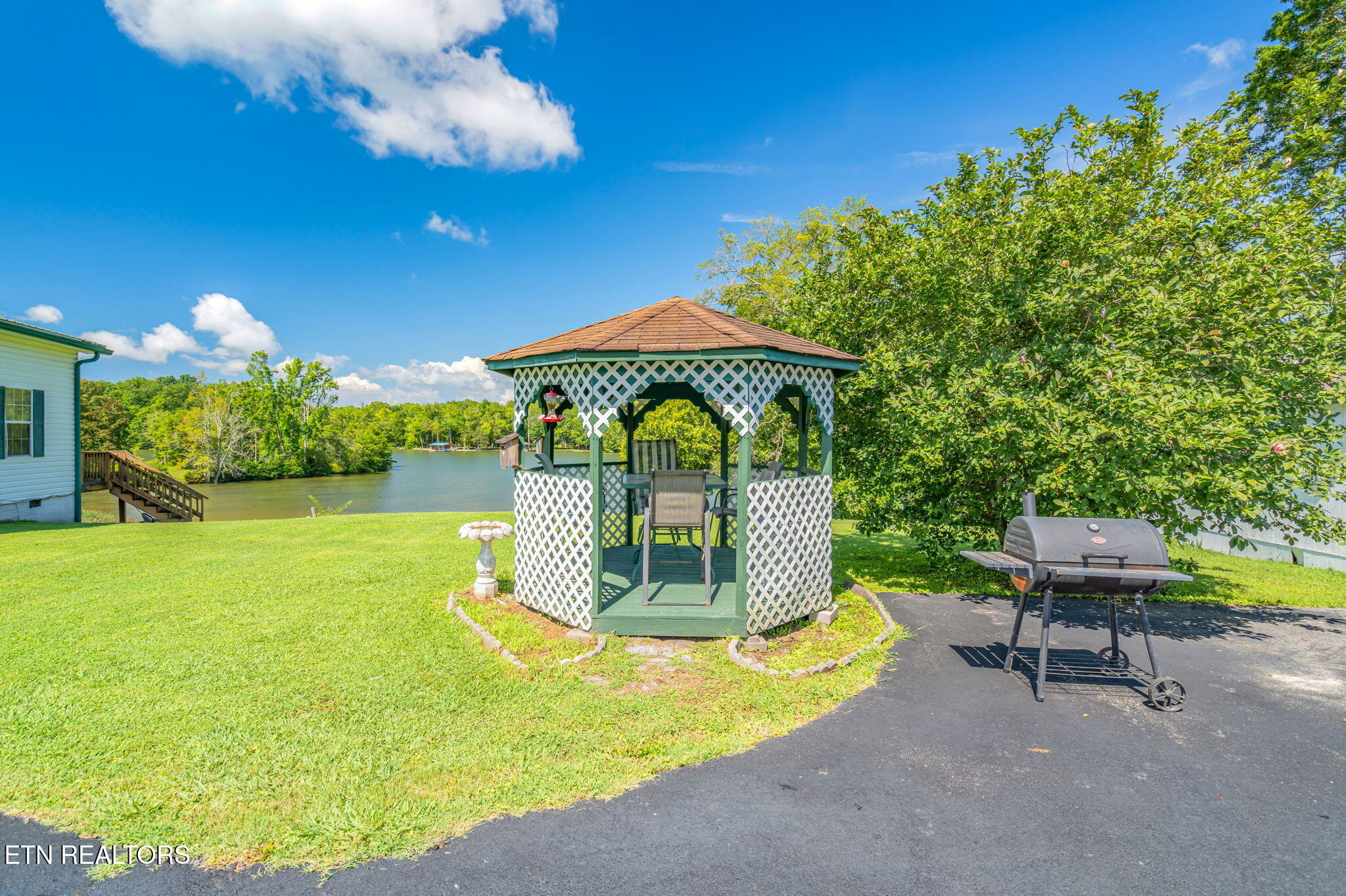 Kingston, Tennessee, 37763, United States, 3 Bedrooms Bedrooms, ,2 BathroomsBathrooms,Residential,For Sale,1891153