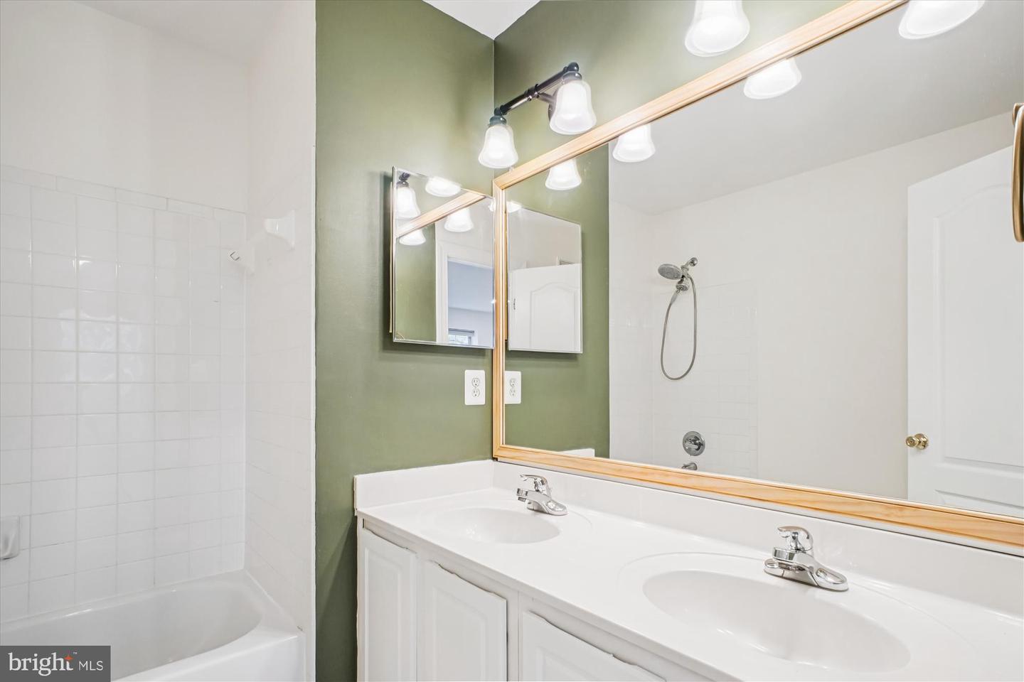 Falls Church, Virginia, 22042, United States, 3 Bedrooms Bedrooms, ,2 BathroomsBathrooms,Residential,For Sale,2001644