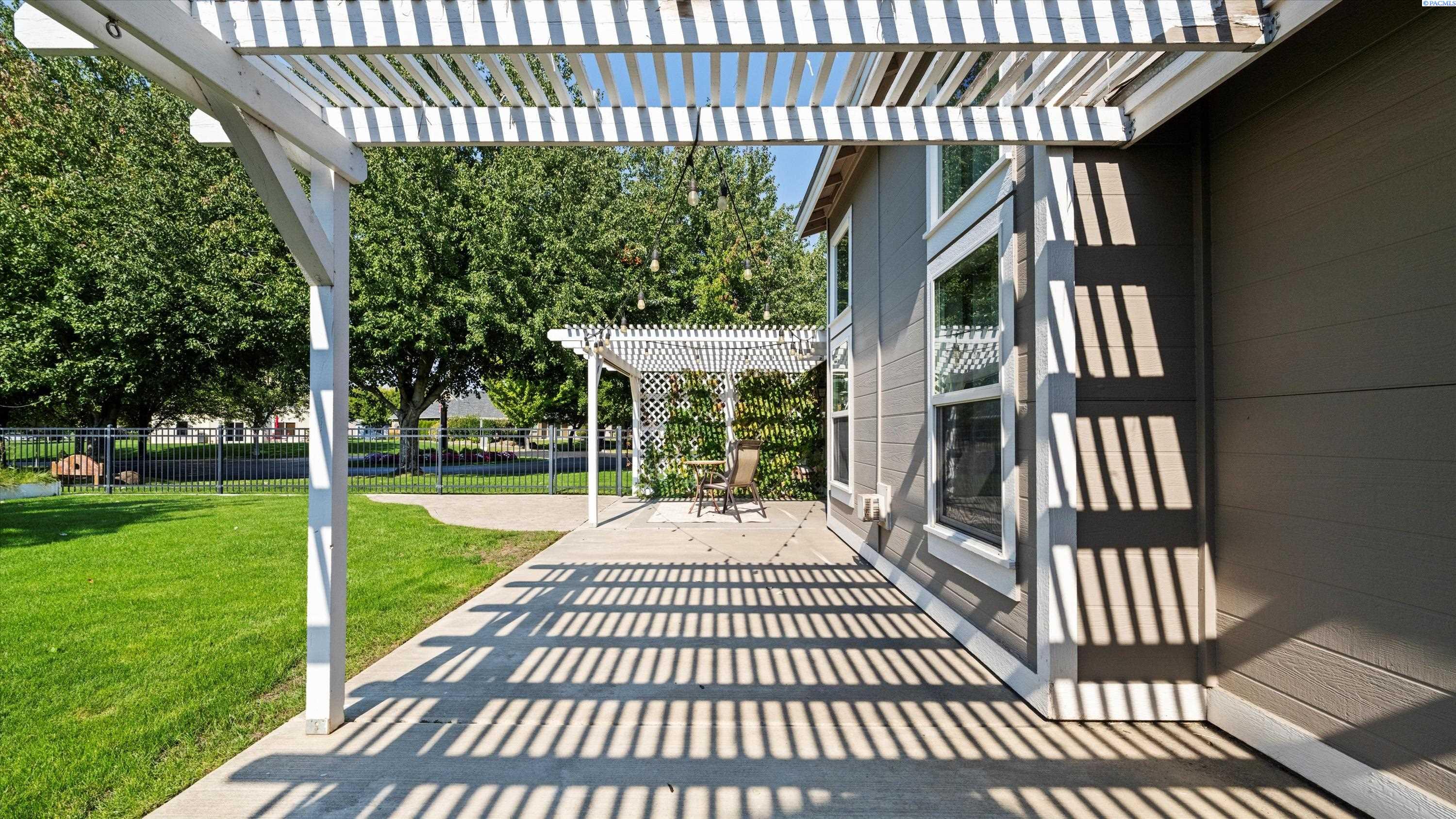 Pasco, Washington, 99301, United States, 4 Bedrooms Bedrooms, ,2 BathroomsBathrooms,Residential,For Sale,1956772