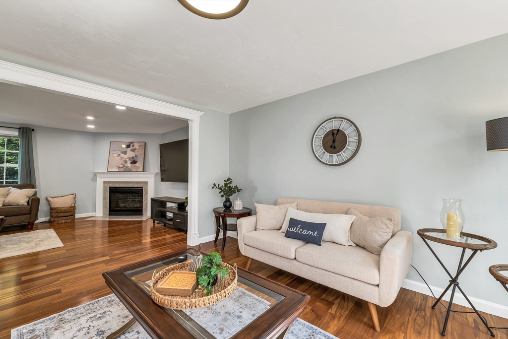 Nashua, New Hampshire, 03062, United States, 4 Bedrooms Bedrooms, ,4 BathroomsBathrooms,Residential,For Sale,1917285