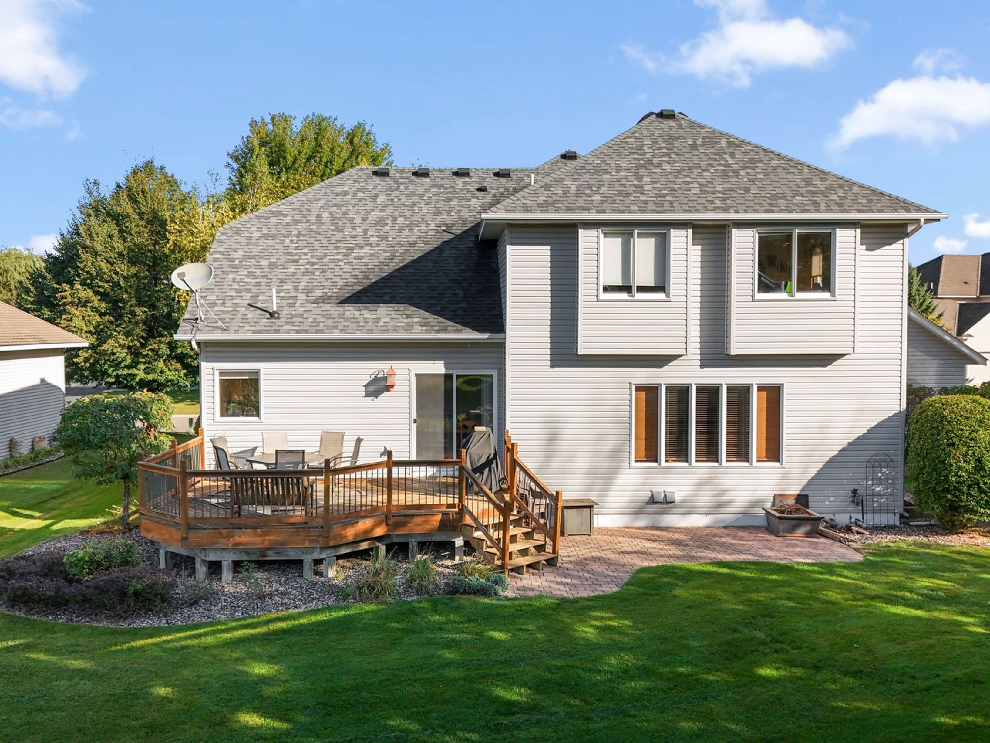  Updated Modified Two-Story on a Spacious Corner Lot - 物件實景