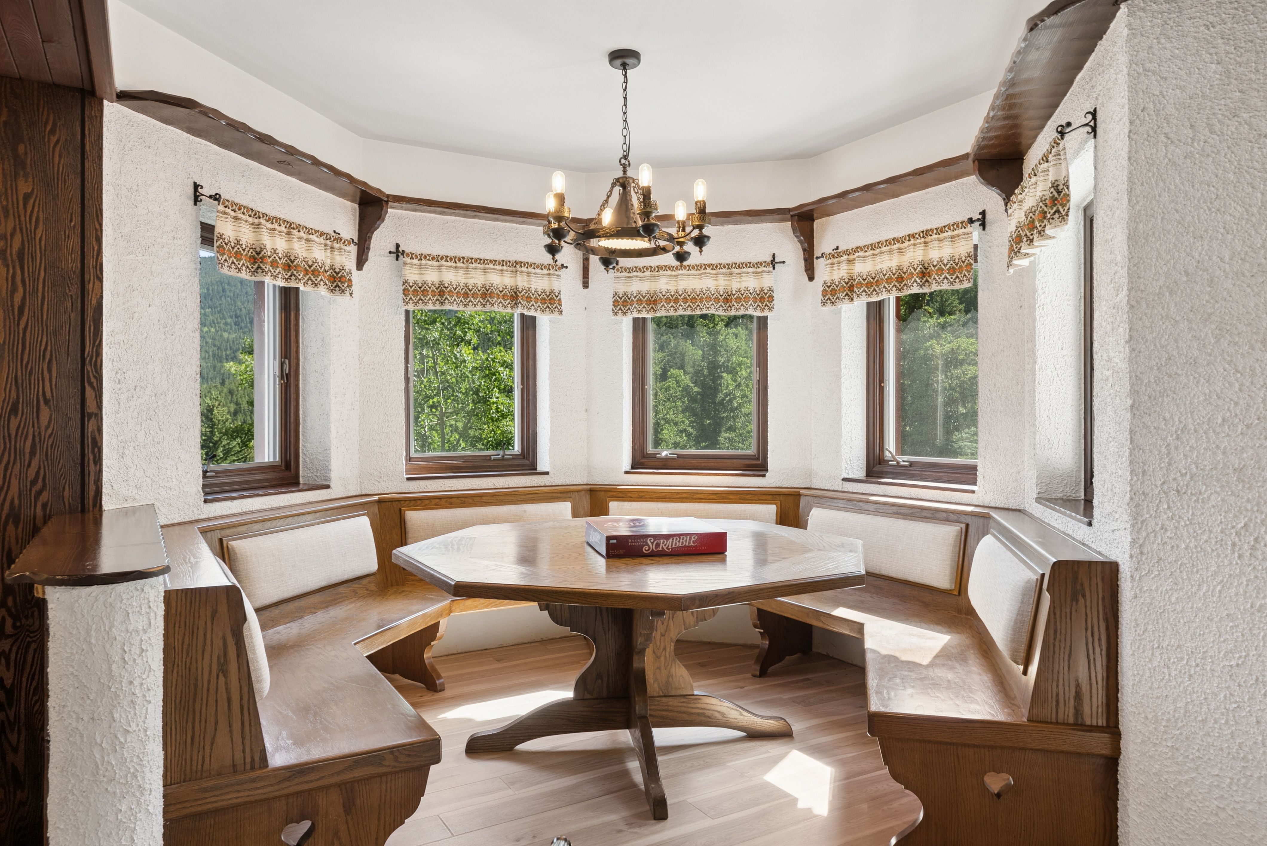  Mountain Chalet on Almost 8 Acres - 物件實景