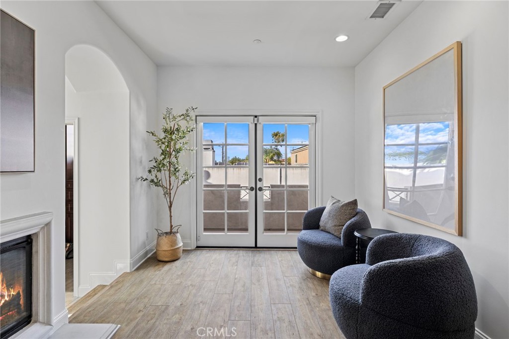 Newport Beach, California, 92663, United States, 3 Bedrooms Bedrooms, ,3 BathroomsBathrooms,Residential,For Sale,1992084