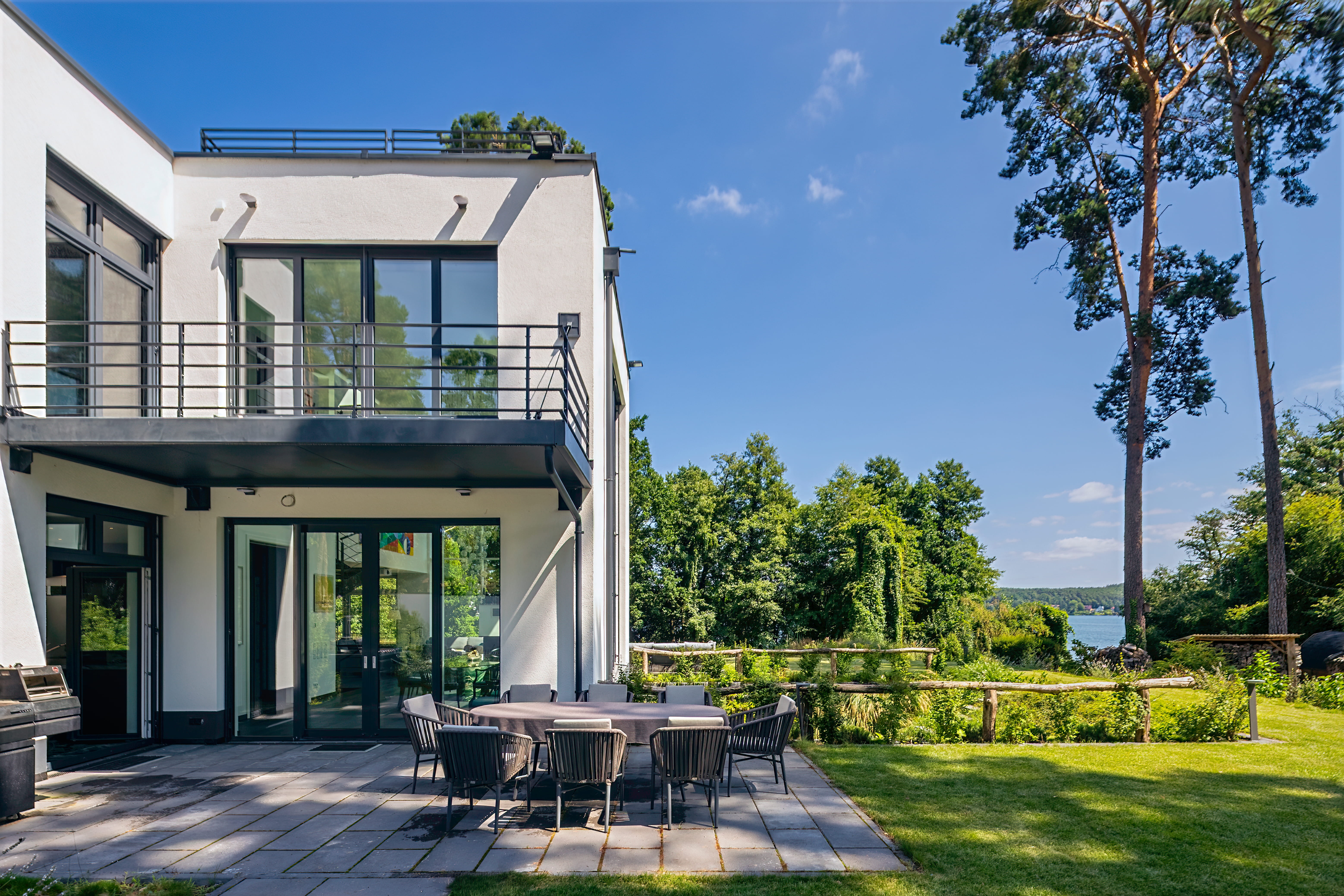  Architecture and Lakeside Living of Exceptional Quality - 物件實景