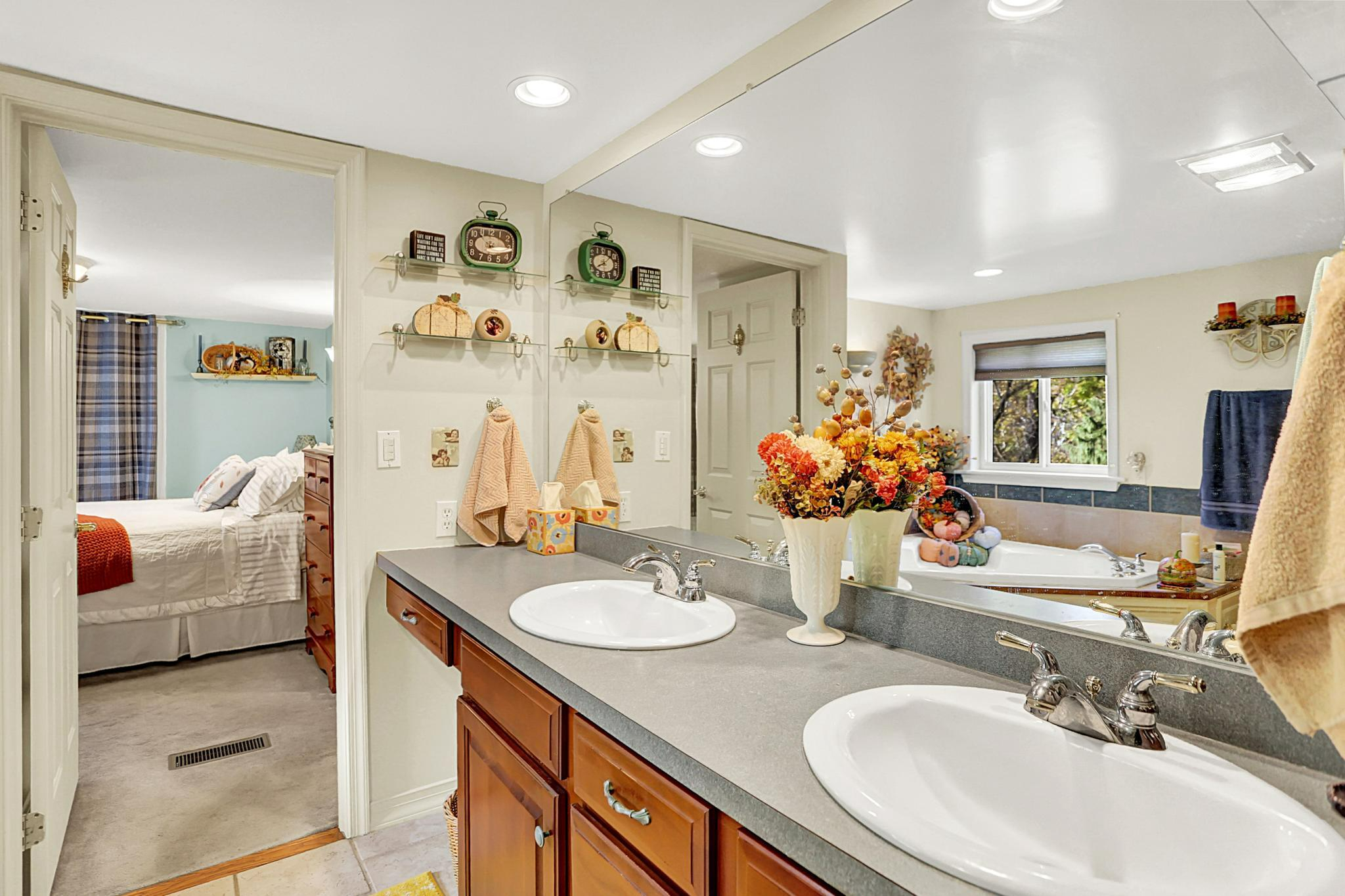 Thompsontown, Pennsylvania, 17094, United States, 4 Bedrooms Bedrooms, ,3 BathroomsBathrooms,Residential,For Sale,1981637