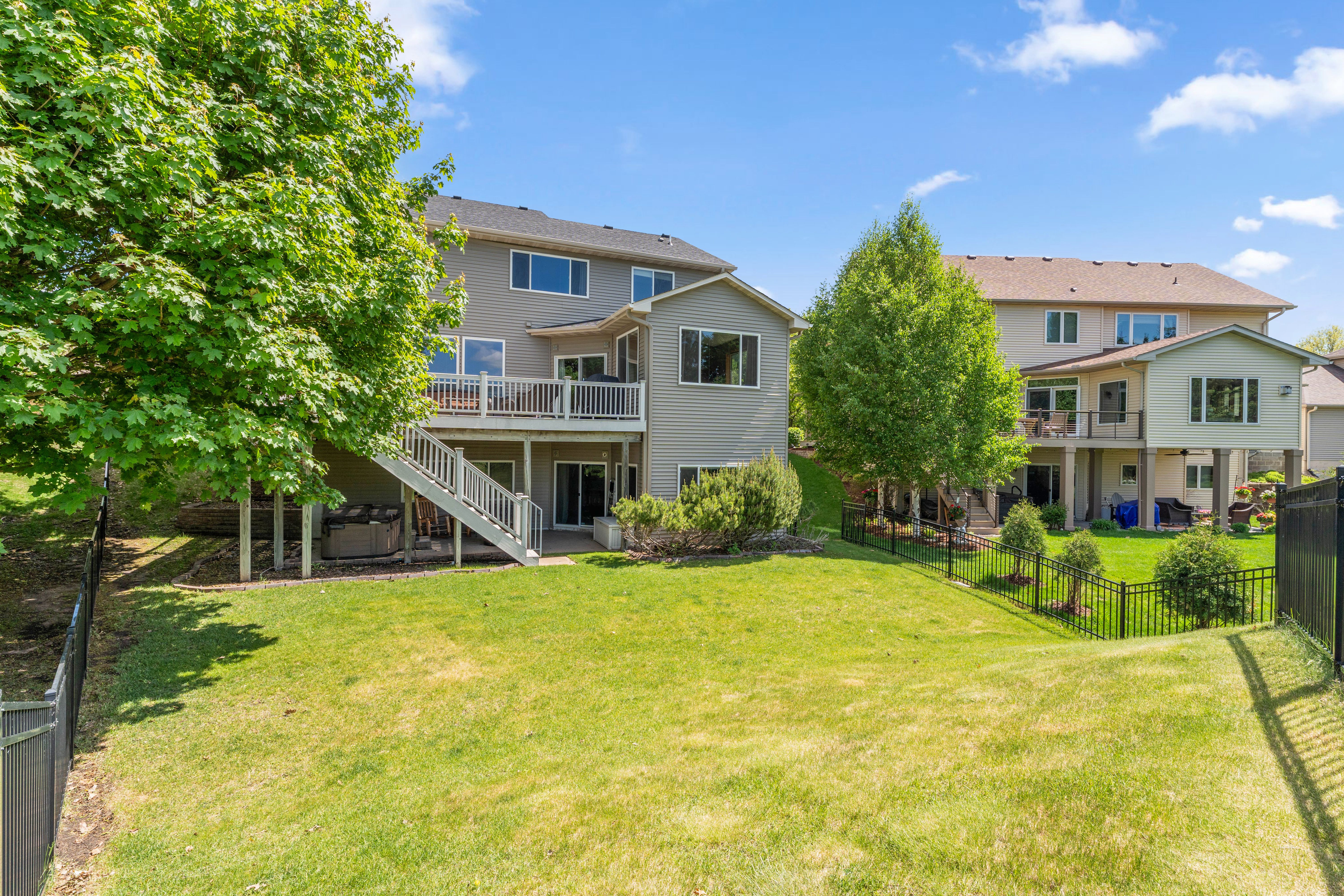  Golf Course Retreat With Entertainer’s Dream Walkout Basement - 物件實景