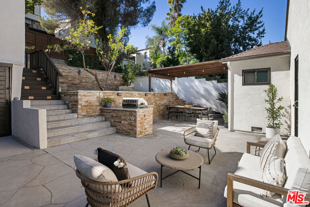 Los Angeles, California, 90027, United States, 4 Bedrooms Bedrooms, ,3 BathroomsBathrooms,Residential,For Sale,1989477