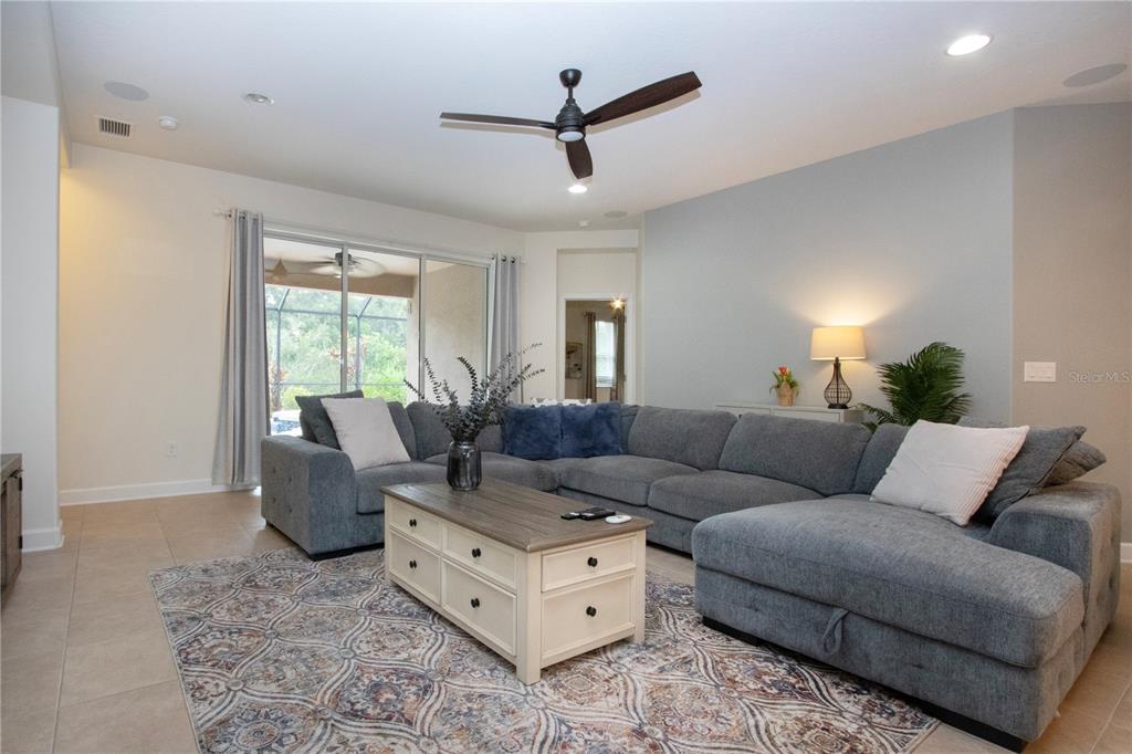 Bradenton, Florida, 34212, United States, 4 Bedrooms Bedrooms, ,3 BathroomsBathrooms,Residential,For Sale,1829585