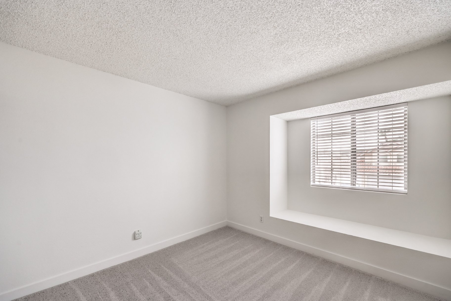  Fresh, Spacious & Move-In Ready — Green Valley Home on an Oversized Lot - 物件實景