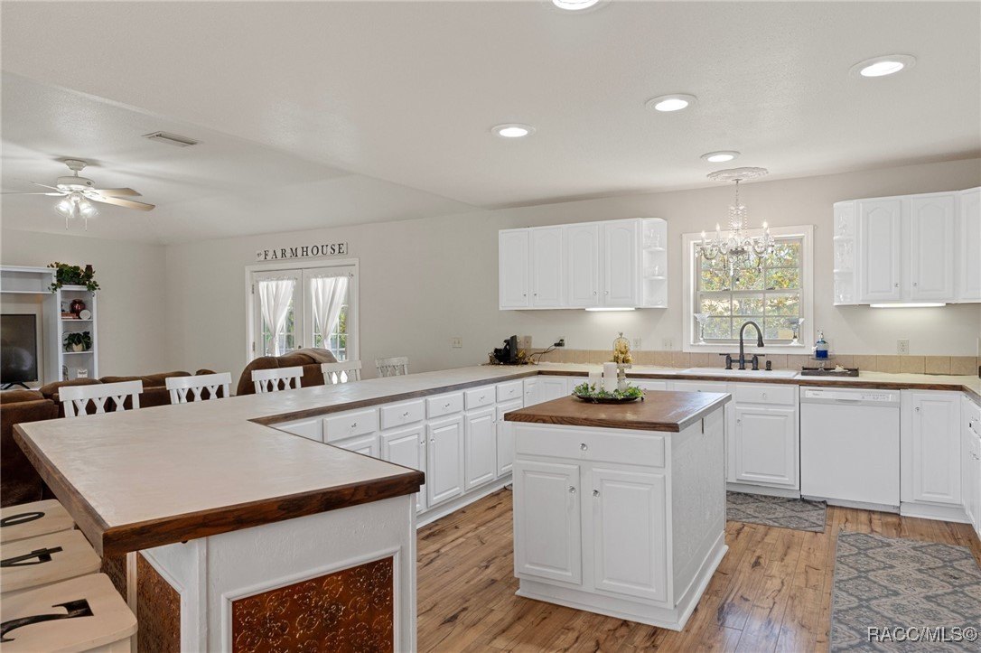 Crystal River, Florida, 34428, United States, 3 Bedrooms Bedrooms, ,3 BathroomsBathrooms,Residential,For Sale,1977079