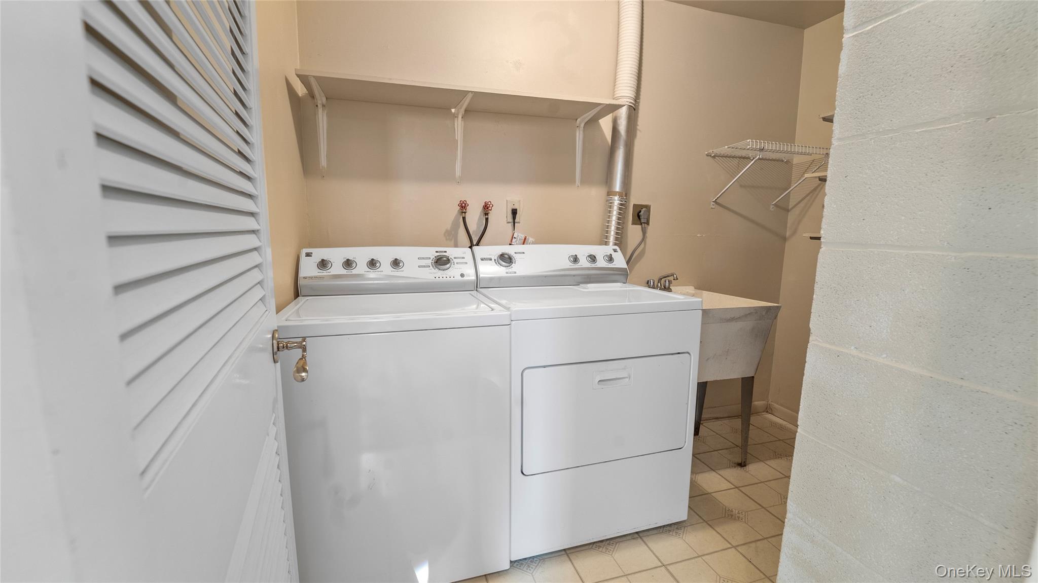 Yorktown Heights, New York, 10598, United States, 3 Bedrooms Bedrooms, ,2 BathroomsBathrooms,Residential,For Sale,1940406
