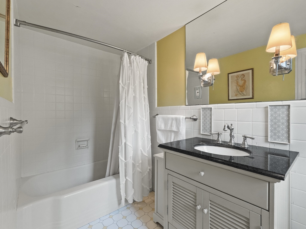 Carlisle, Massachusetts, 01741, United States, 3 Bedrooms Bedrooms, ,4 BathroomsBathrooms,Residential,For Sale,1804776