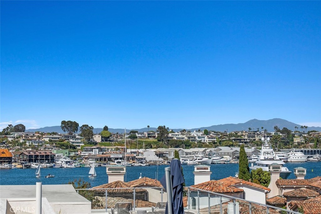 Newport Beach, California, 92663, United States, 2 Bedrooms Bedrooms, ,3 BathroomsBathrooms,Residential,For Sale,1989399