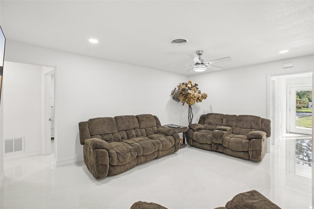 St Petersburg, Florida, 33710, United States, 3 Bedrooms Bedrooms, ,2 BathroomsBathrooms,Residential,For Sale,1849004