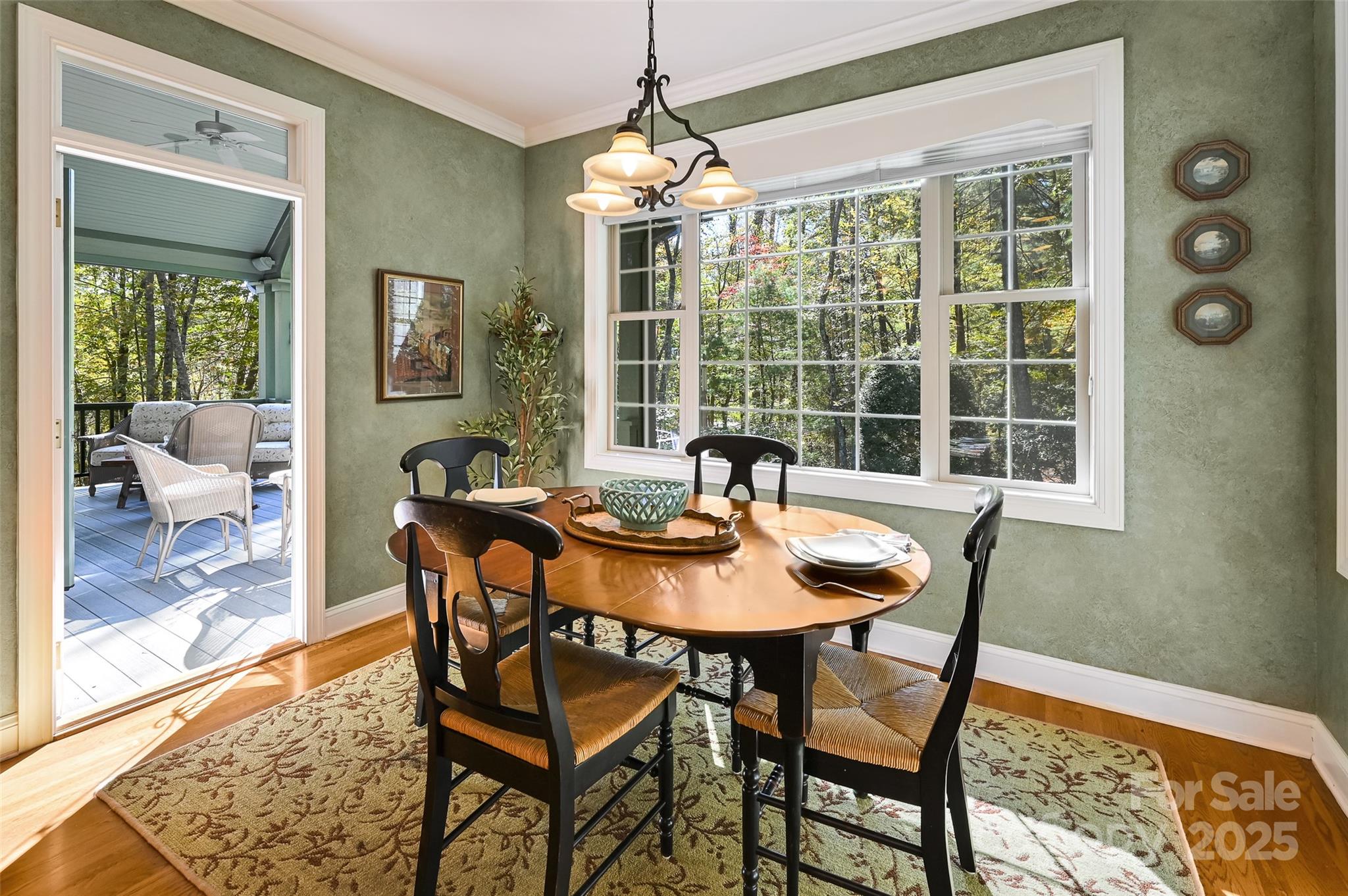 Hendersonville, North Carolina, 28739, United States, 4 Bedrooms Bedrooms, ,3 BathroomsBathrooms,Residential,For Sale,1992050