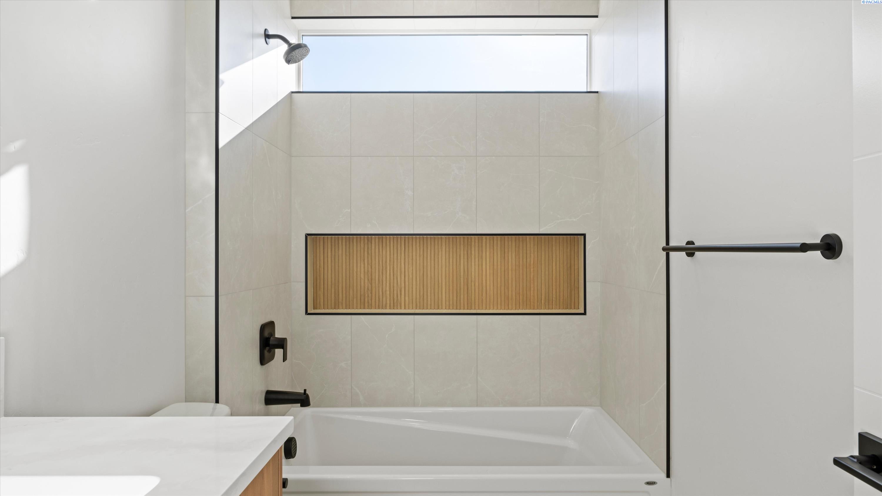 Richland, Washington, 99352, United States, 3 Bedrooms Bedrooms, ,2 BathroomsBathrooms,Residential,For Sale,2000656