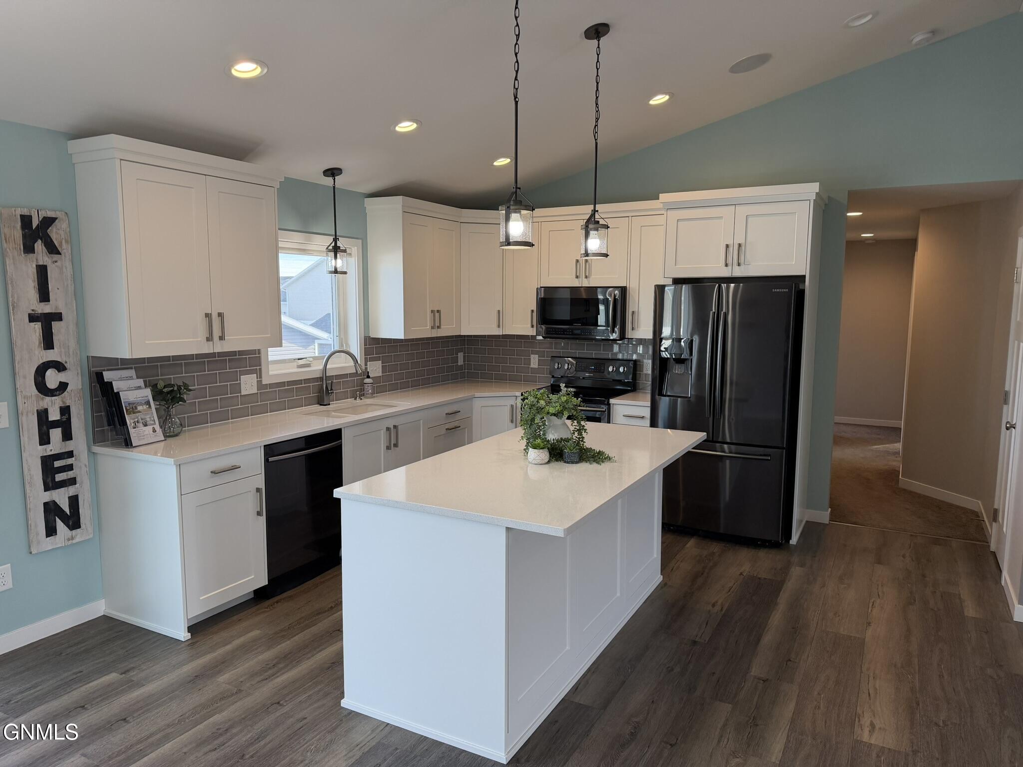 Bismarck, North Dakota, 58504, United States, 5 Bedrooms Bedrooms, ,2 BathroomsBathrooms,Residential,For Sale,1986096