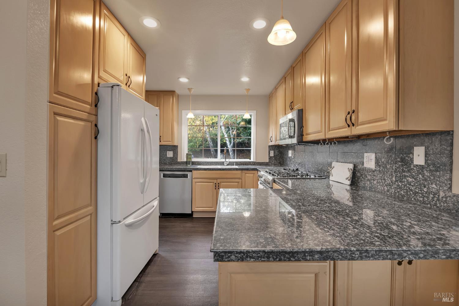 Vallejo, California, 94591, United States, 3 Bedrooms Bedrooms, ,2 BathroomsBathrooms,Residential,For Sale,2006262