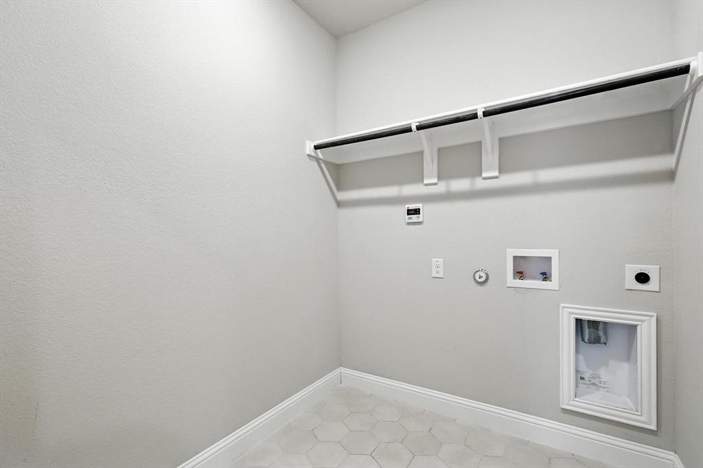 Mansfield, Texas, 76084, United States, 4 Bedrooms Bedrooms, ,4 BathroomsBathrooms,Residential,For Sale,1927817