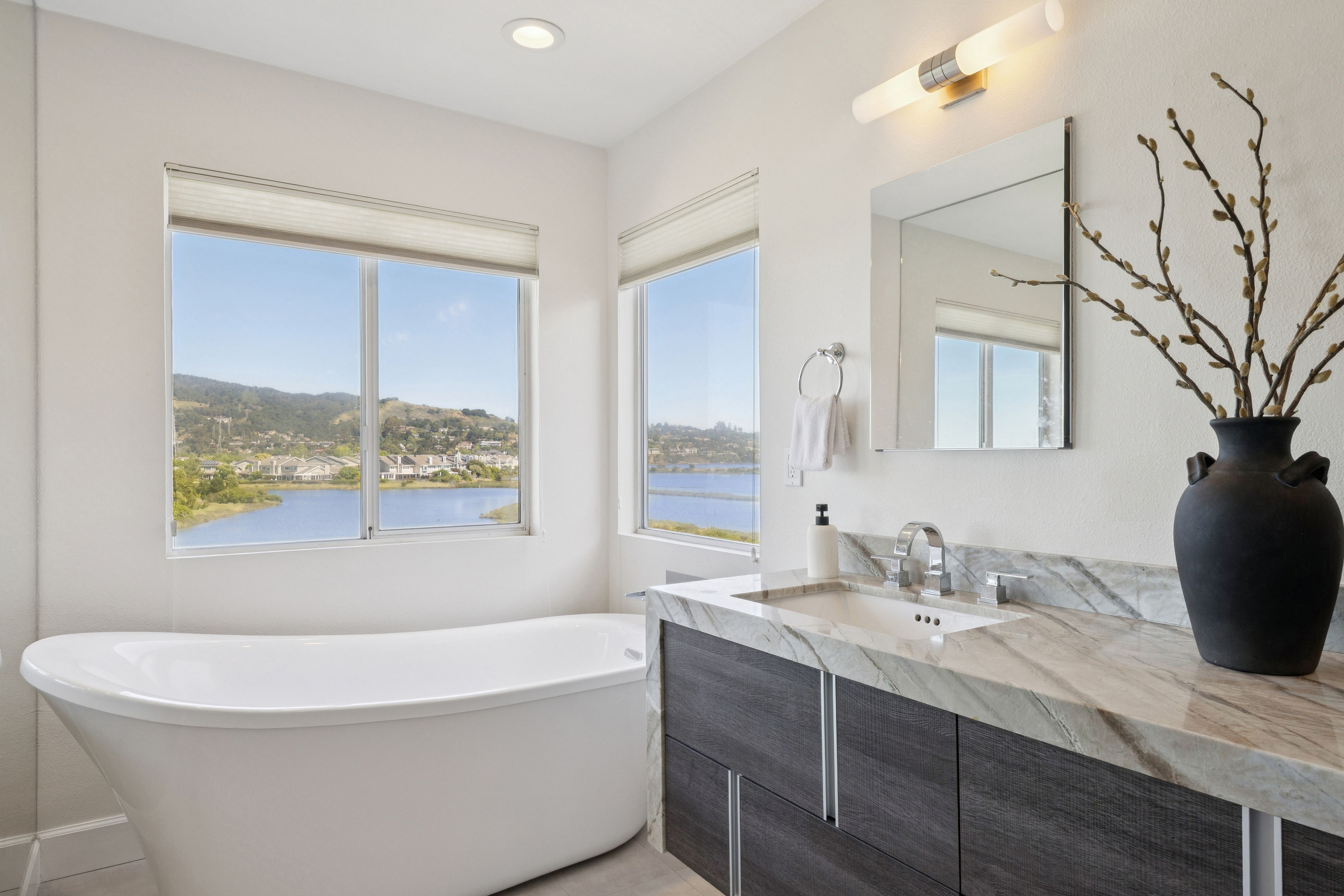  Sunny Waterfront Baypoint Lagoon Home - 物件實景