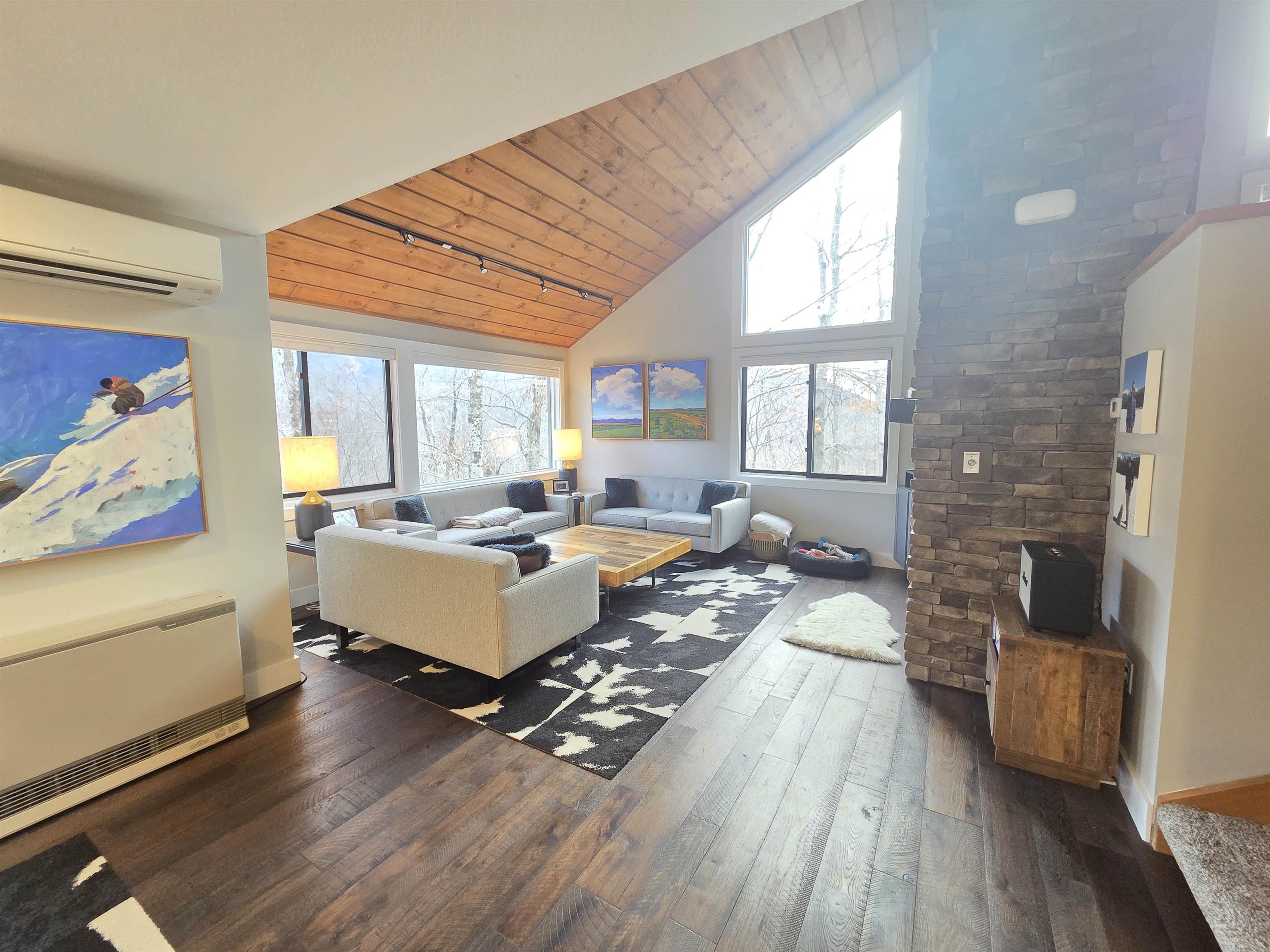 Lincoln, New Hampshire, 03251, United States, 3 Bedrooms Bedrooms, ,2 BathroomsBathrooms,Residential,For Sale,1987969