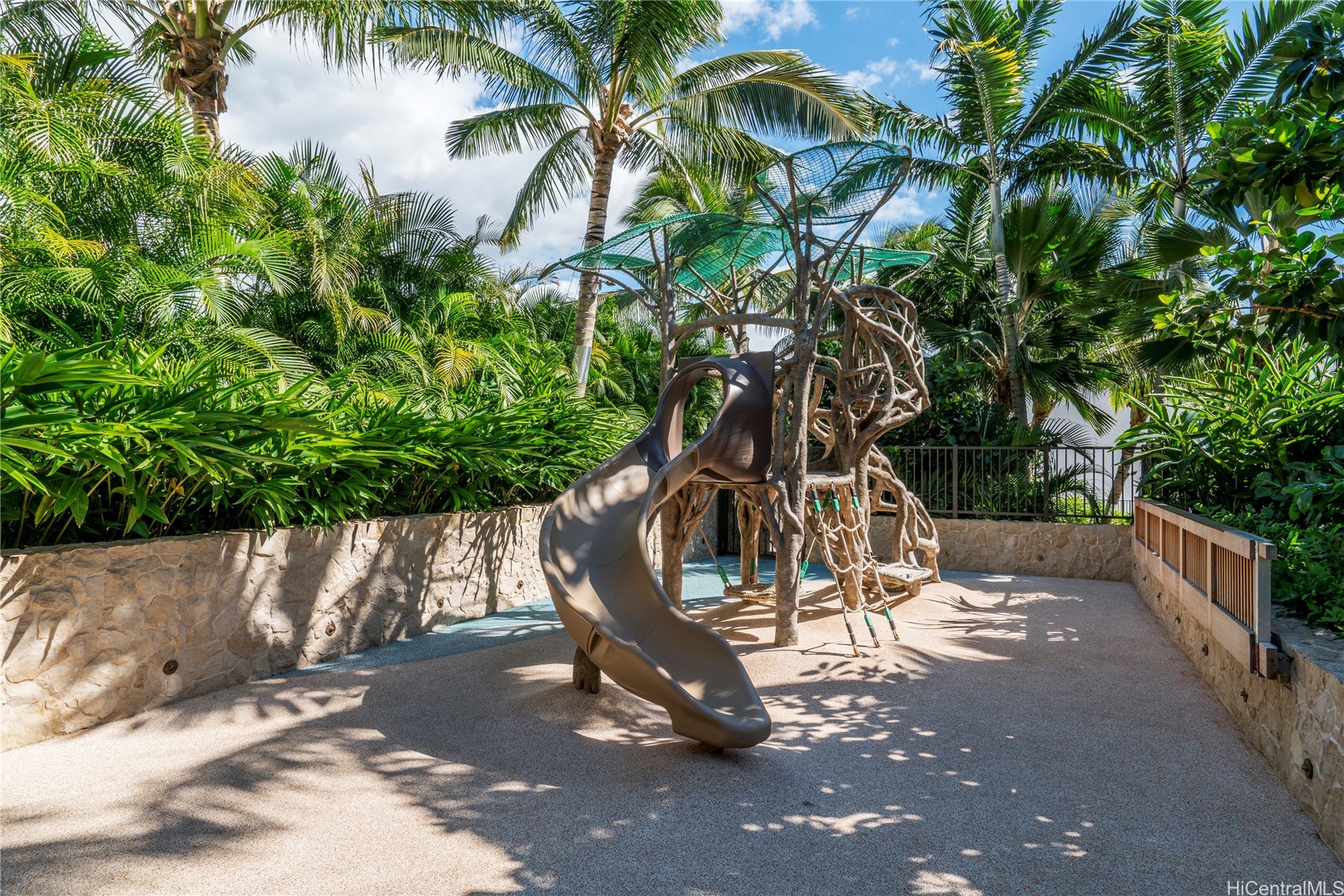 Honolulu, Hawaii, 96814, United States, 3 Bedrooms Bedrooms, ,4 BathroomsBathrooms,Residential,For Sale,1991765