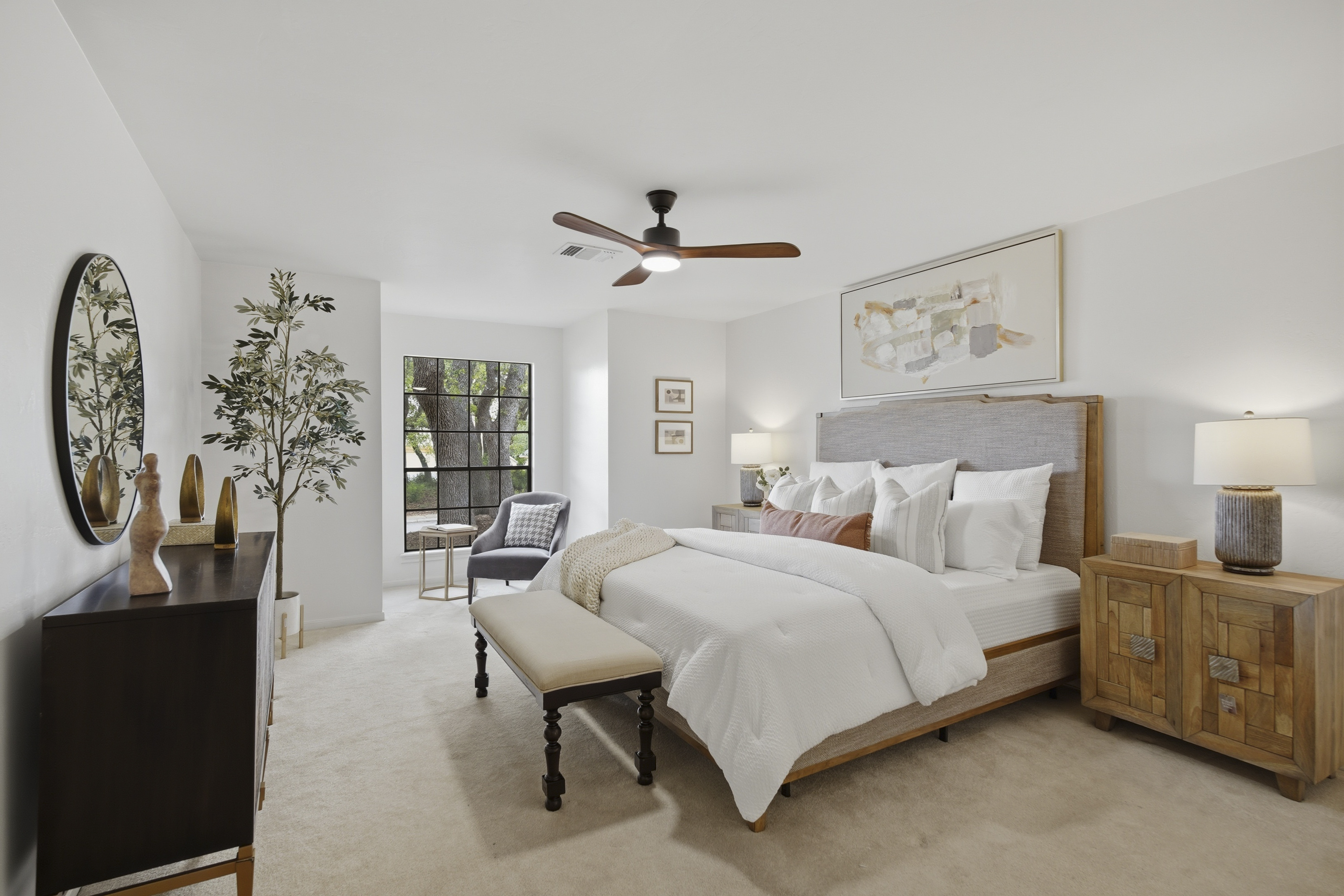  Custom Home with Private Backyard Oasis - 物件實景