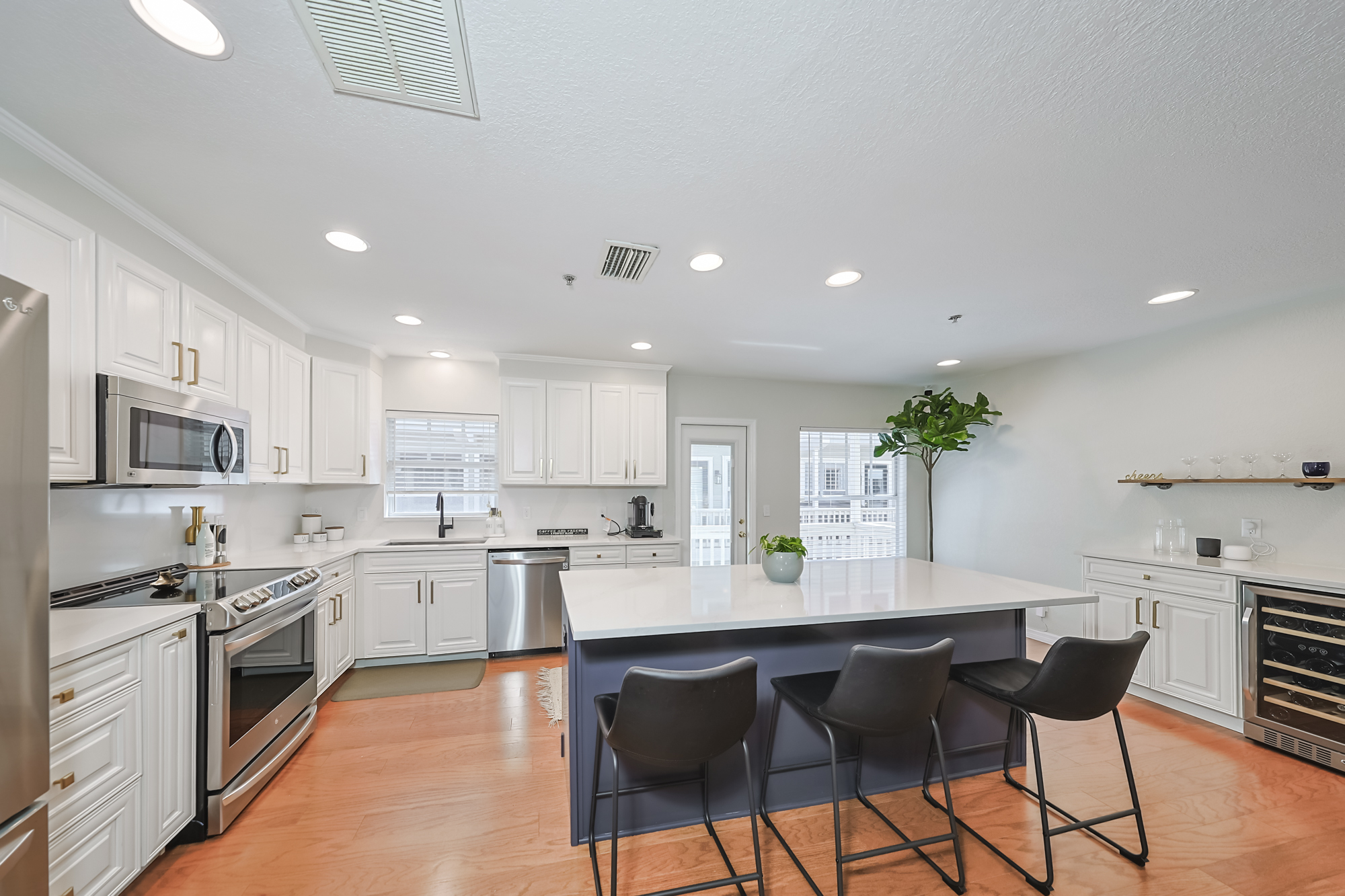 Tampa, Florida, 33629, United States, 3 Bedrooms Bedrooms, ,3 BathroomsBathrooms,Residential,For Sale,1980841