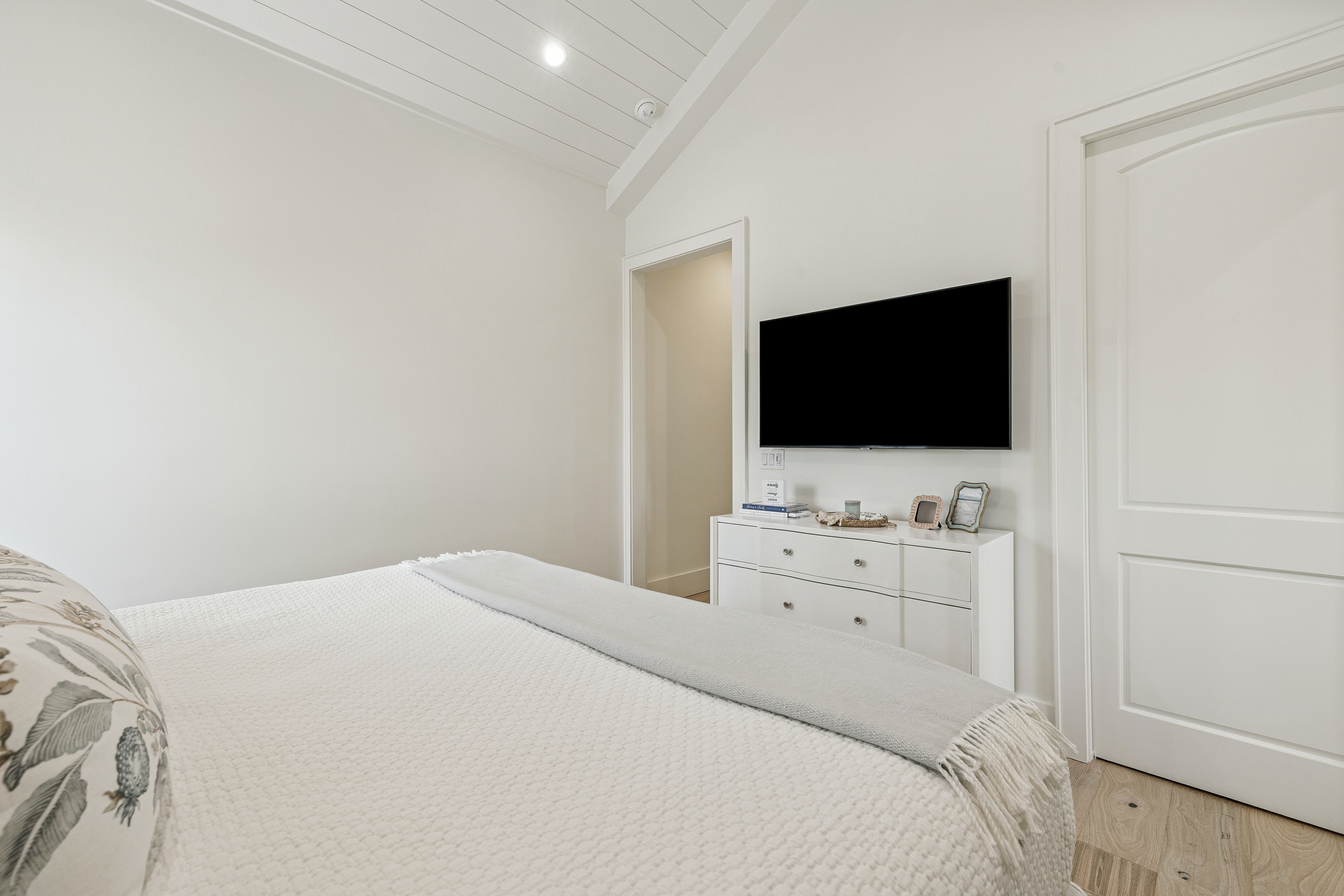  Refined Coastal Residence With Designer Interiors And Exceptional Craftsmanship - 物件實景