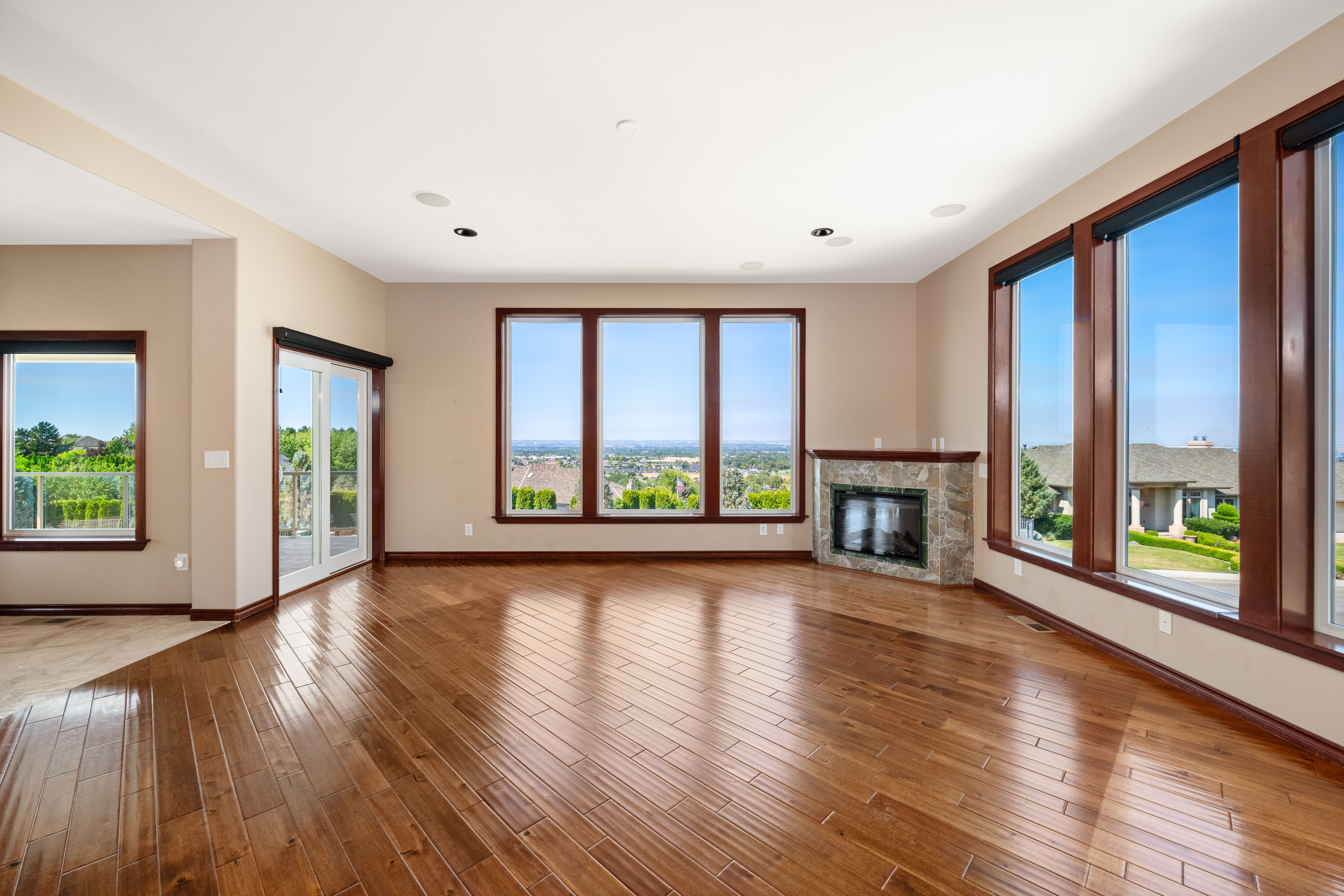  Breathtaking Views & Award Winning Parade Home - 物件實景