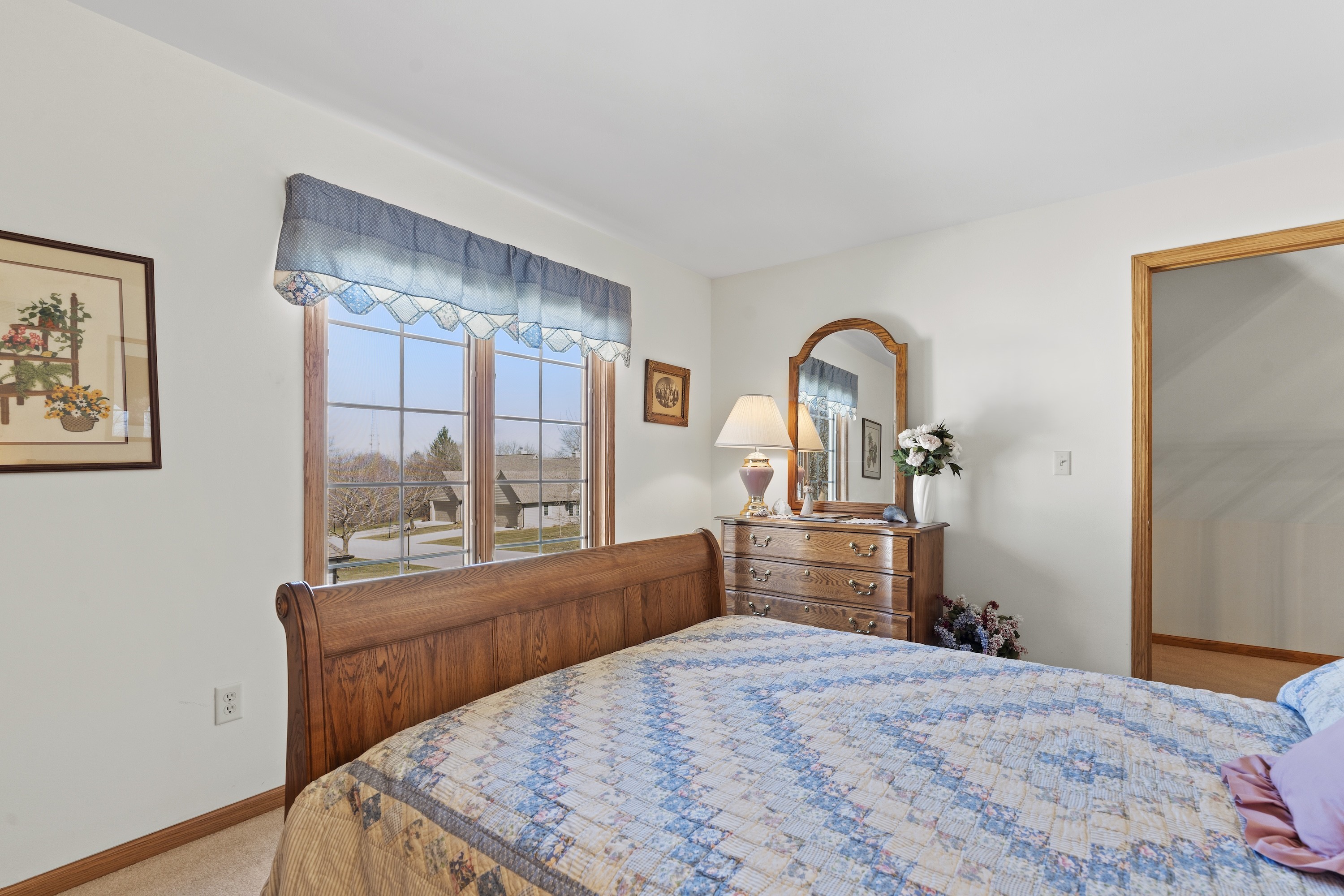  Spacious Side-by-Side Condo in Brookfield - 物件實景