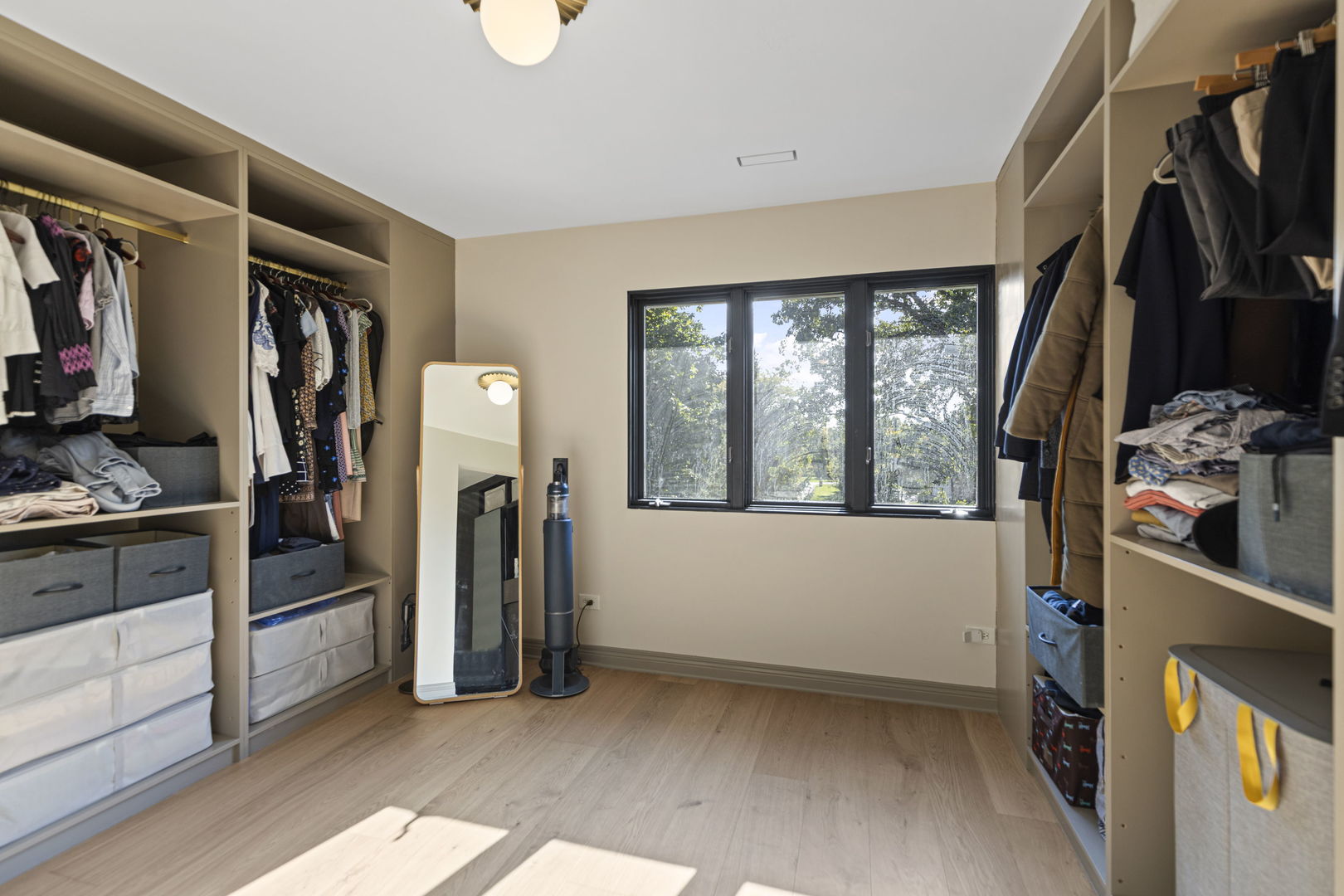 Long Grove, Illinois, 60047, United States, 4 Bedrooms Bedrooms, ,4 BathroomsBathrooms,Residential,For Sale,1994818