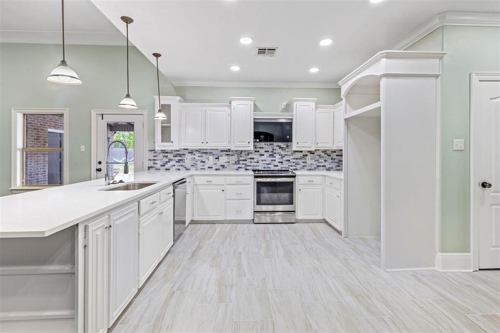 Lake Charles, Louisiana, 70611, United States, 5 Bedrooms Bedrooms, ,5 BathroomsBathrooms,Residential,For Sale,1974625