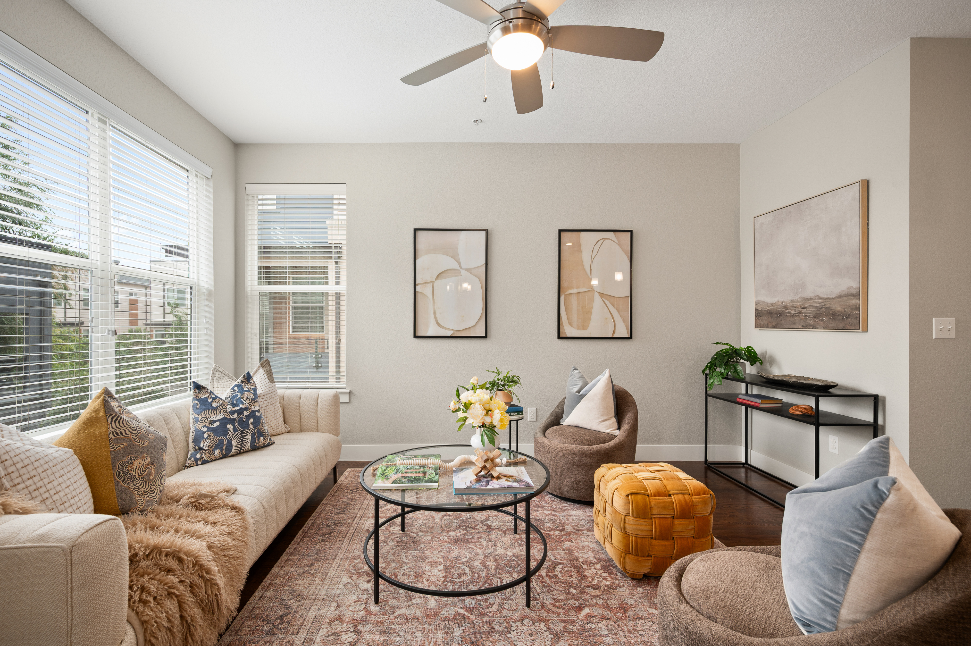  Beautifully Maintained Corner-Unit Townhome with Rooftop Views - 物件實景