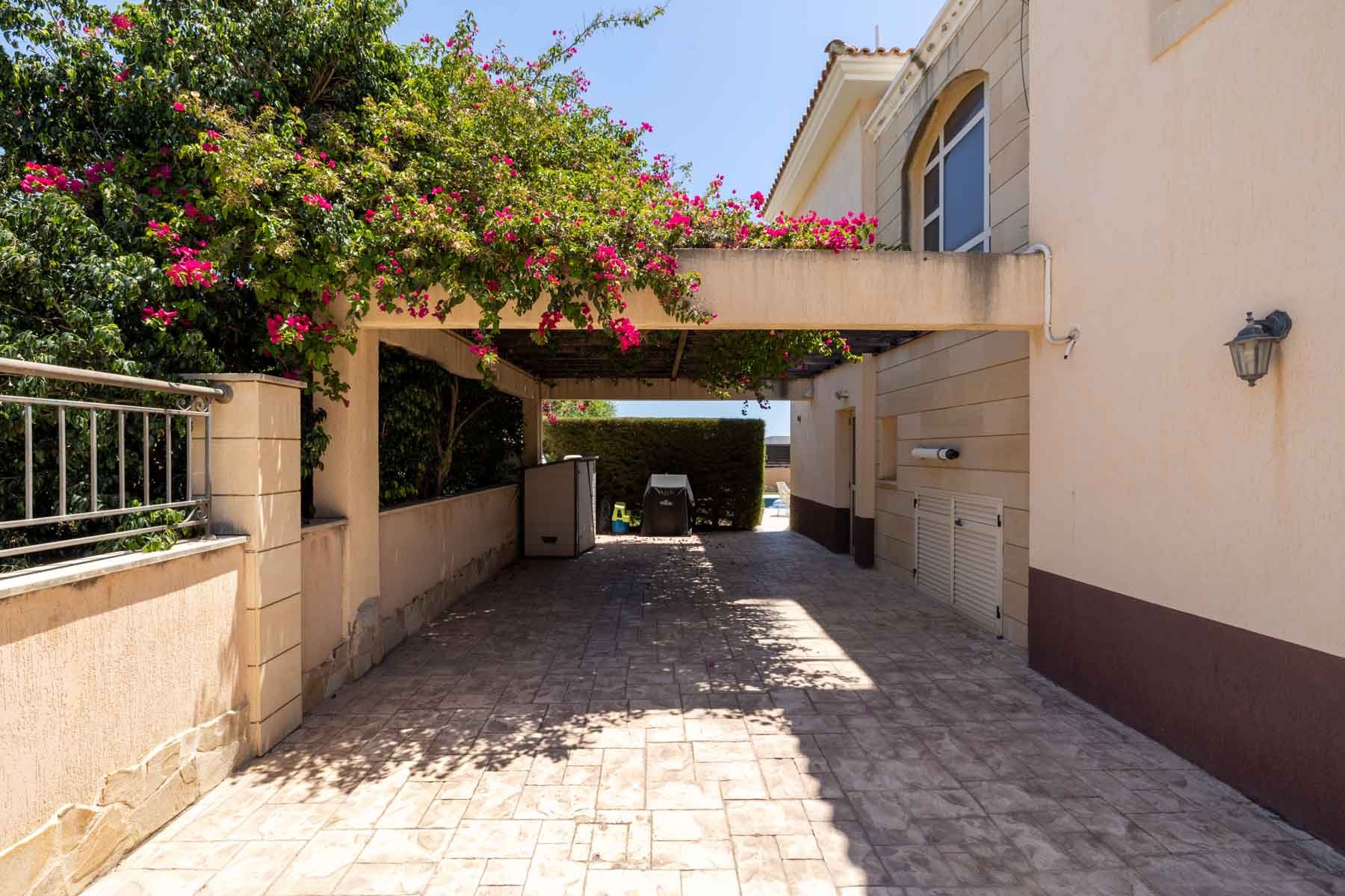  5 Bedroom Villa with Private Pool & Sea Views in Agios Tychonas, Limassol - 物件實景