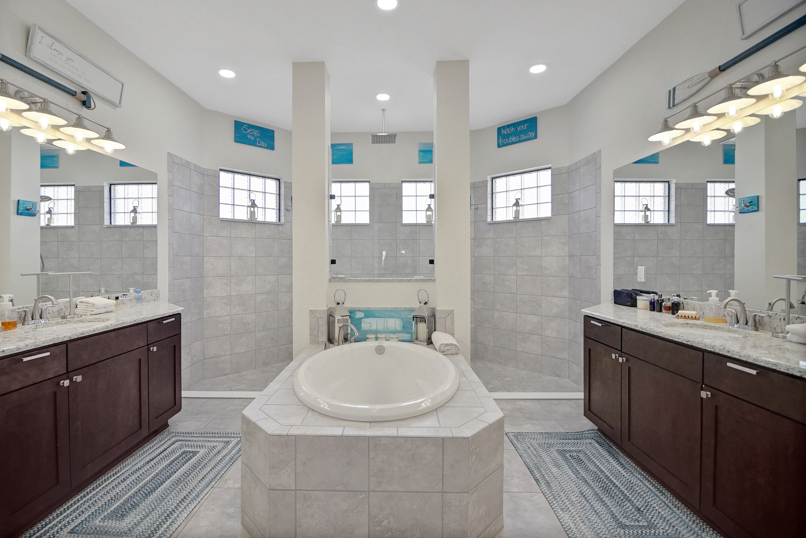Lady Lake, Florida, 32159, United States, 4 Bedrooms Bedrooms, ,3 BathroomsBathrooms,Residential,For Sale,1922076