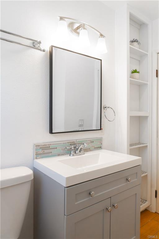 Los Angeles, California, 90016, United States, 2 Bedrooms Bedrooms, ,2 BathroomsBathrooms,Residential,For Sale,1930666
