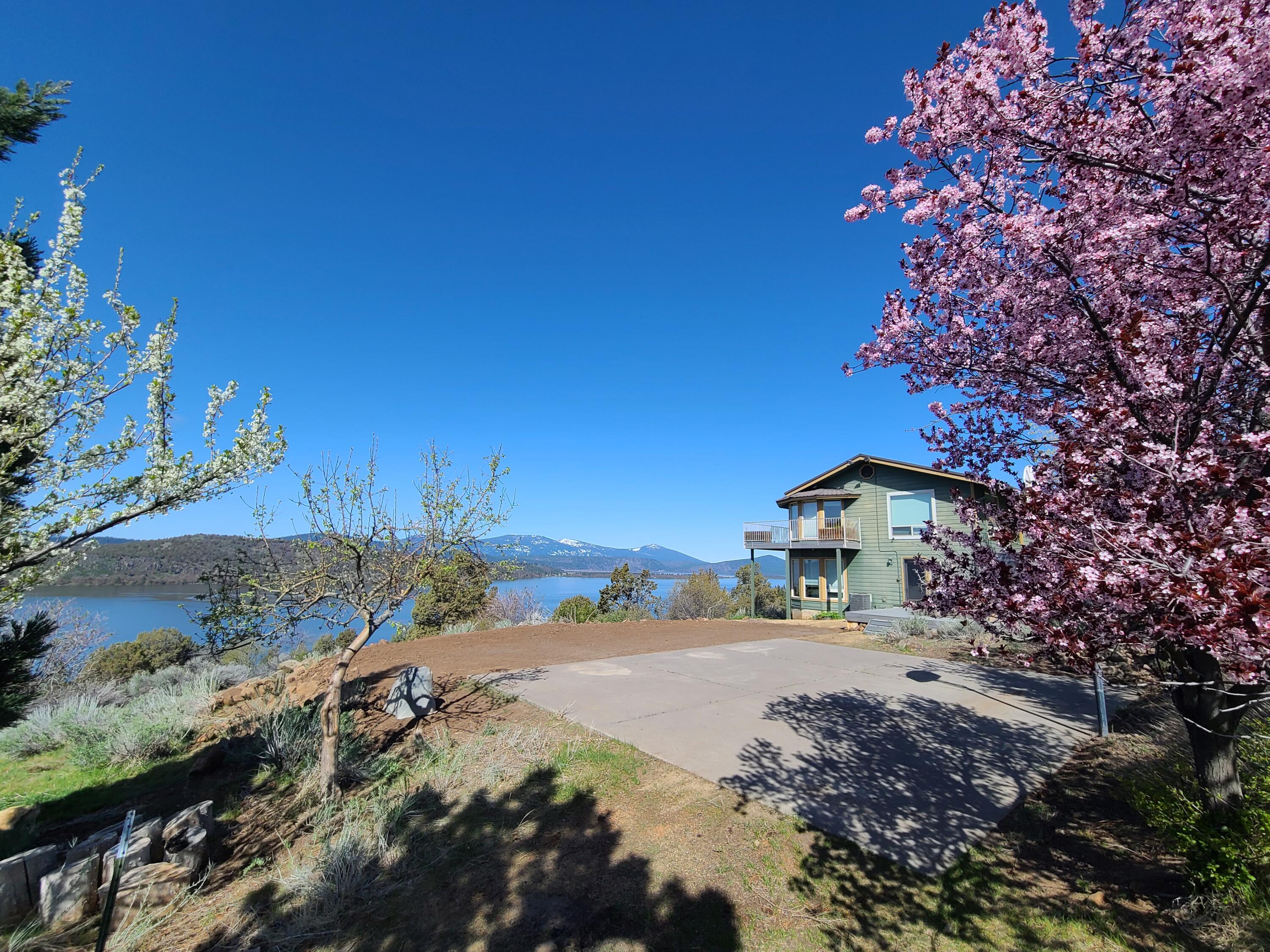 Klamath Falls, Oregon, 97601, United States, 4 Bedrooms Bedrooms, ,4 BathroomsBathrooms,Residential,For Sale,1804036