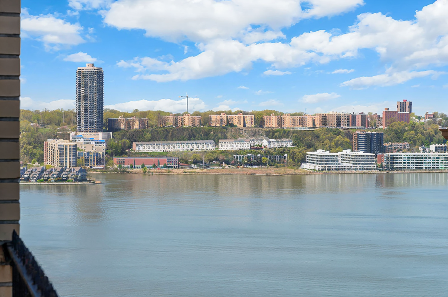 New York City, New York, 10024, United States, 4 Bedrooms Bedrooms, ,3 BathroomsBathrooms,Residential,For Sale,1760875