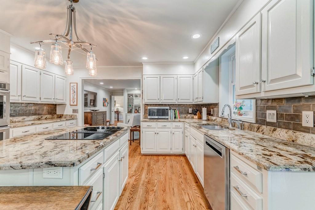 DALTON, Georgia, 30720, United States, 4 Bedrooms Bedrooms, ,4 BathroomsBathrooms,Residential,For Sale,1989438