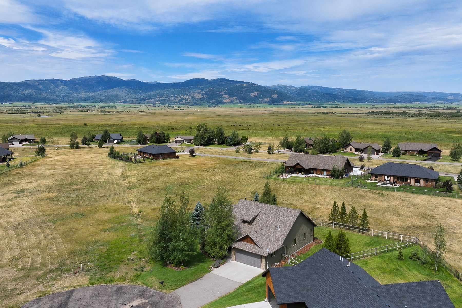  Charming Vaulted-Ceiling Ranch in River Meadows - 物件實景