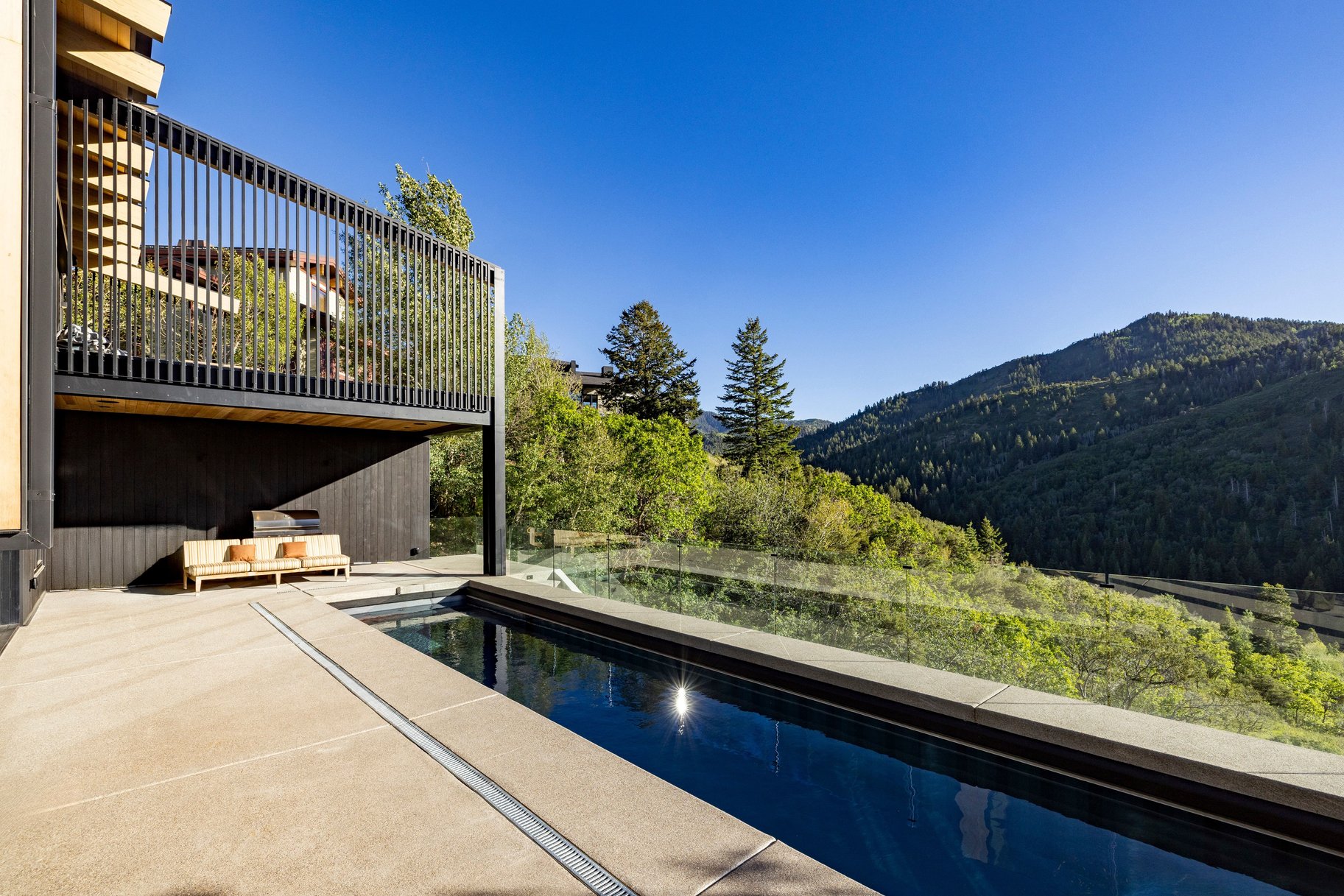  One-of-a-Kind Modern Pinebrook Residence - 物件實景