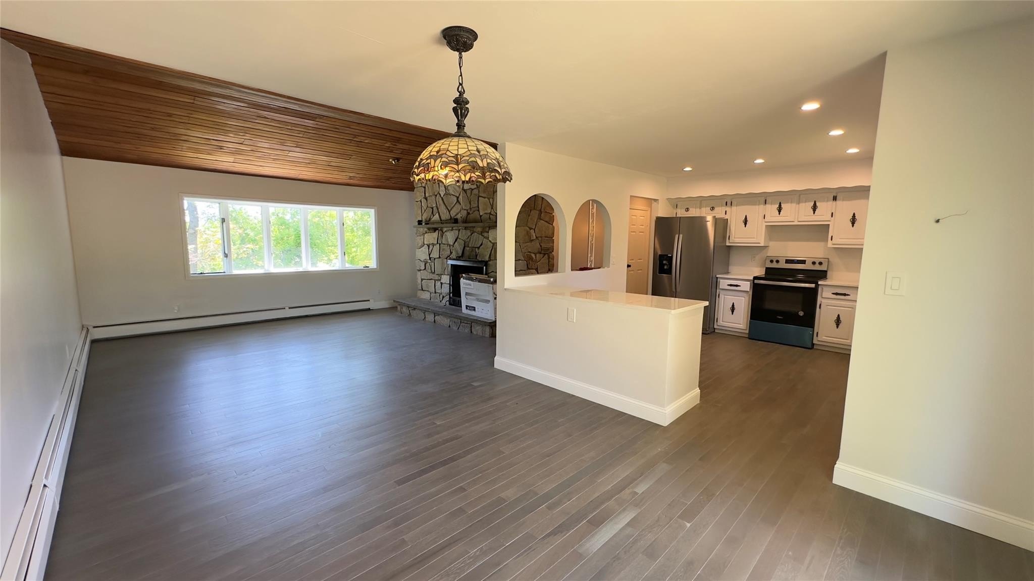 Kingston, New York, 12401, United States, 3 Bedrooms Bedrooms, ,2 BathroomsBathrooms,Residential,For Sale,1944952