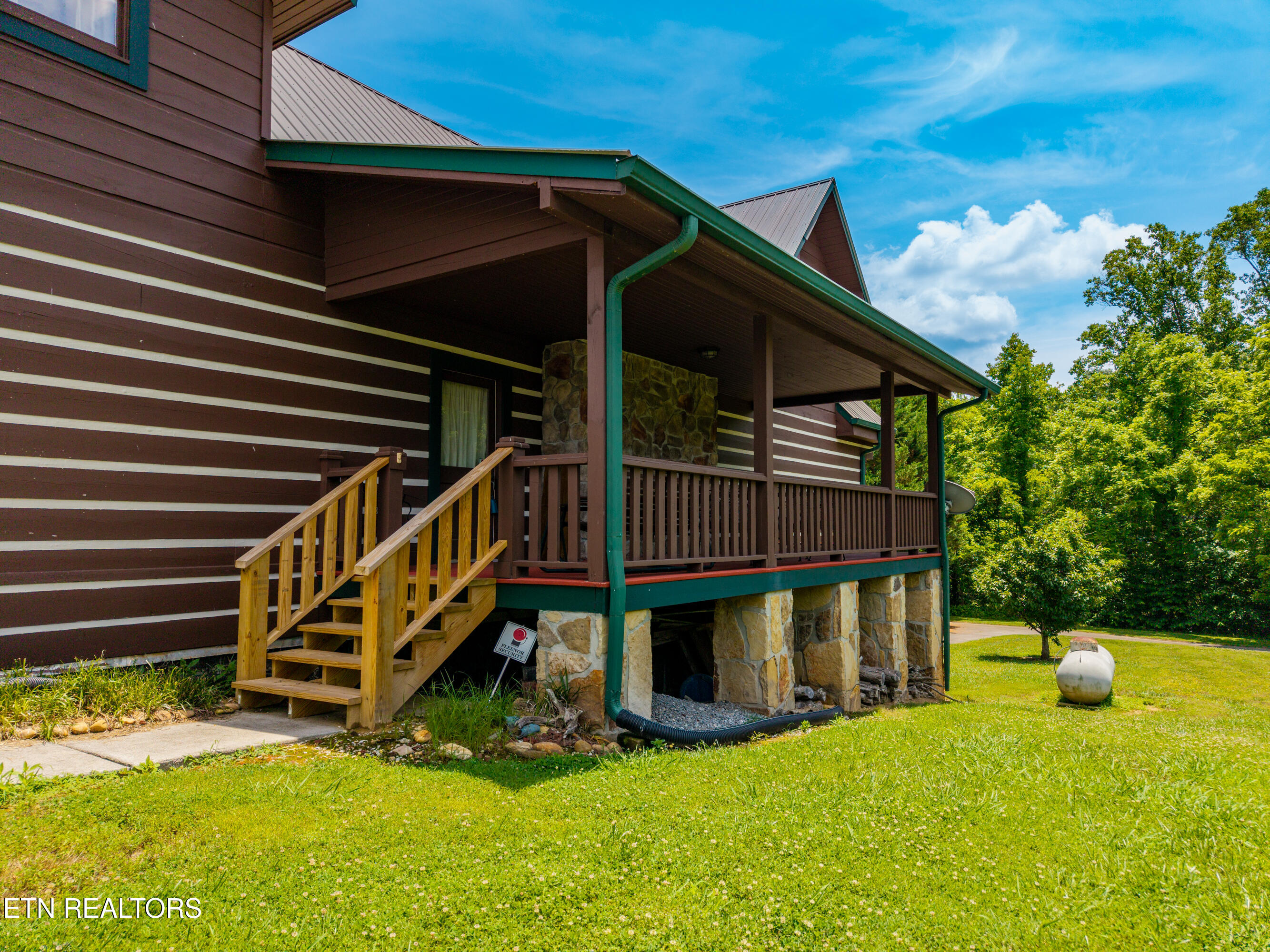 Vonore, Tennessee, 37885, United States, 3 Bedrooms Bedrooms, ,4 BathroomsBathrooms,Residential,For Sale,2048933