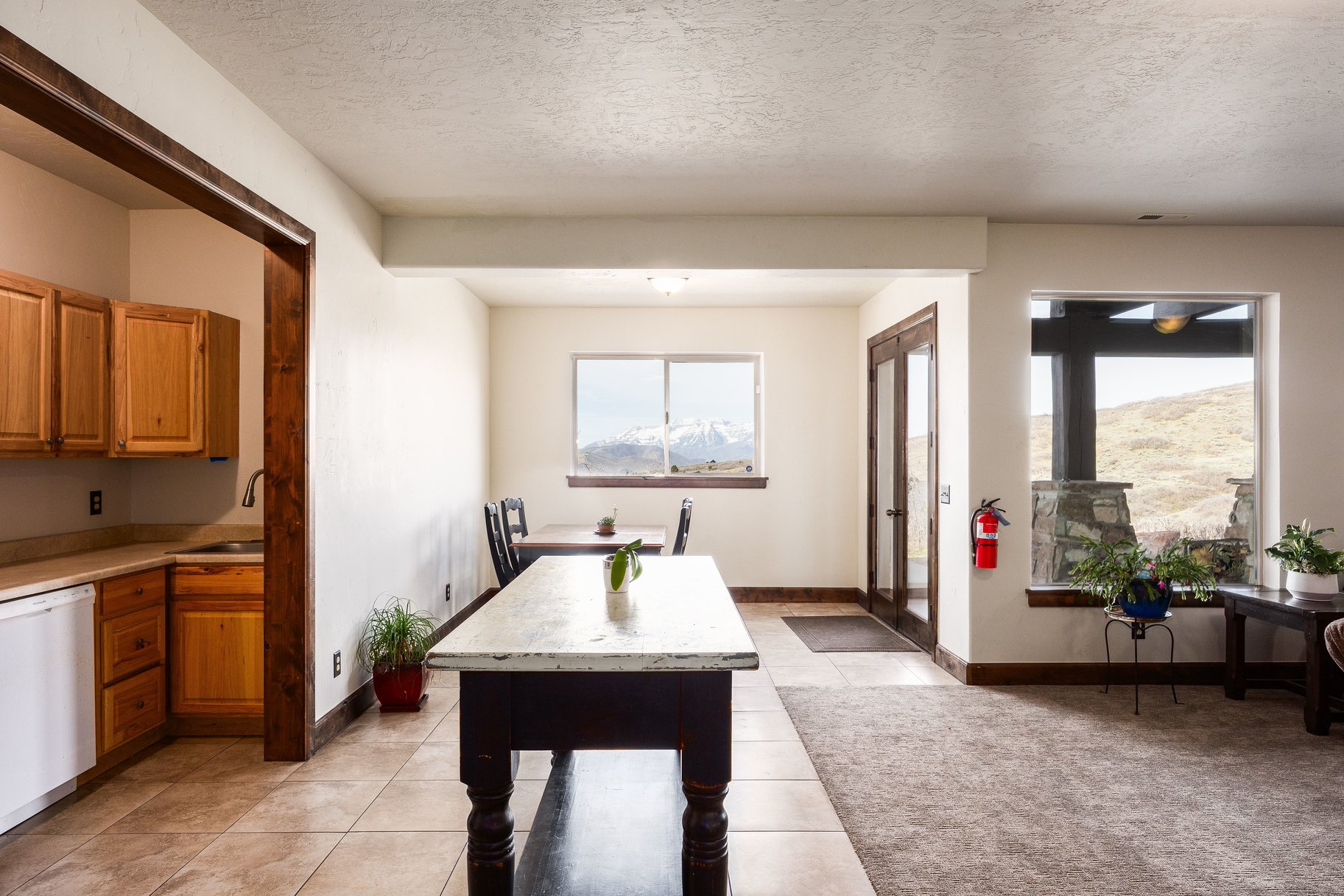  The Ultimate Multi-Generational Mountain Retreat Backing to 500 Acres of Open Sp - 物件實景
