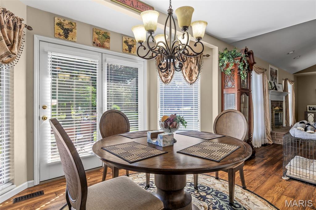 Farmington, Missouri, 63640, United States, 3 Bedrooms Bedrooms, ,3 BathroomsBathrooms,Residential,For Sale,1942281